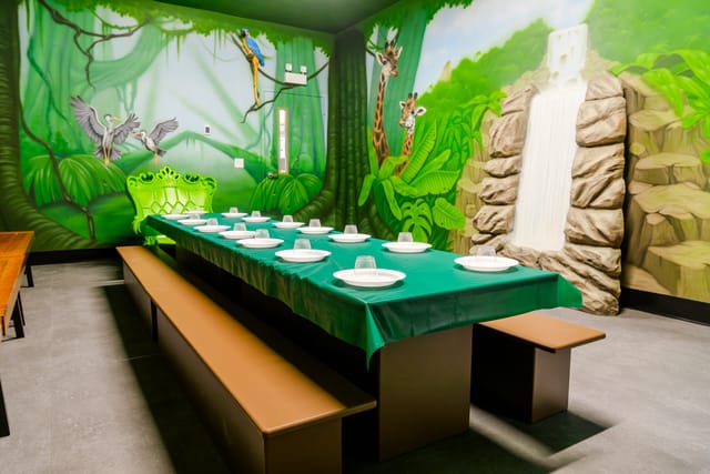 Jungle Room Themed Room