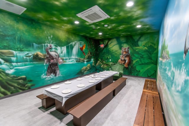 Jungle Room Themed Room