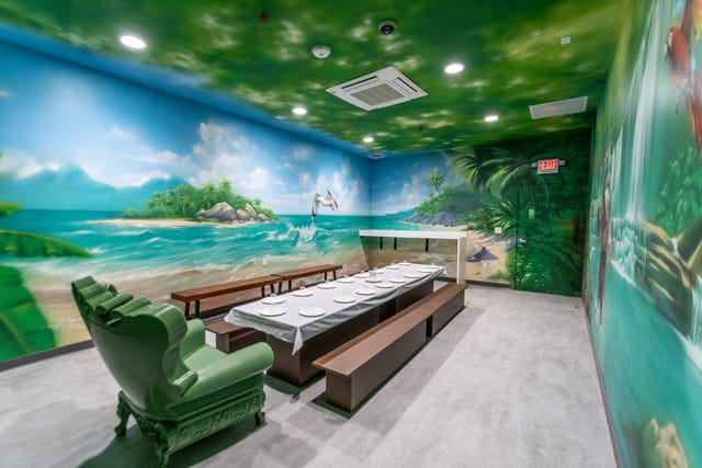 Jungle Room Themed Room