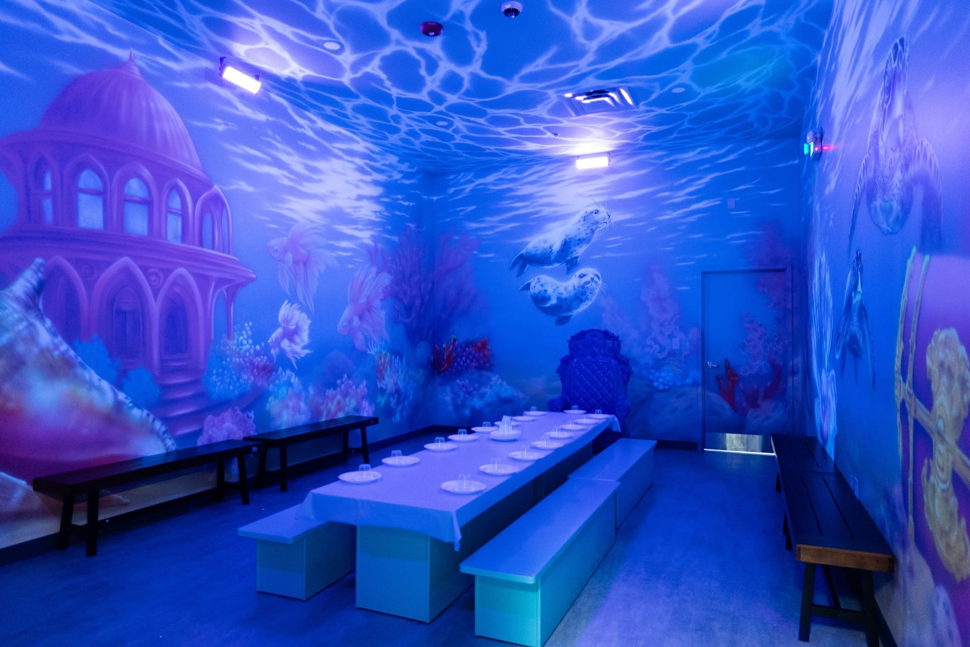 Mermaid party room, photo 2 of 9