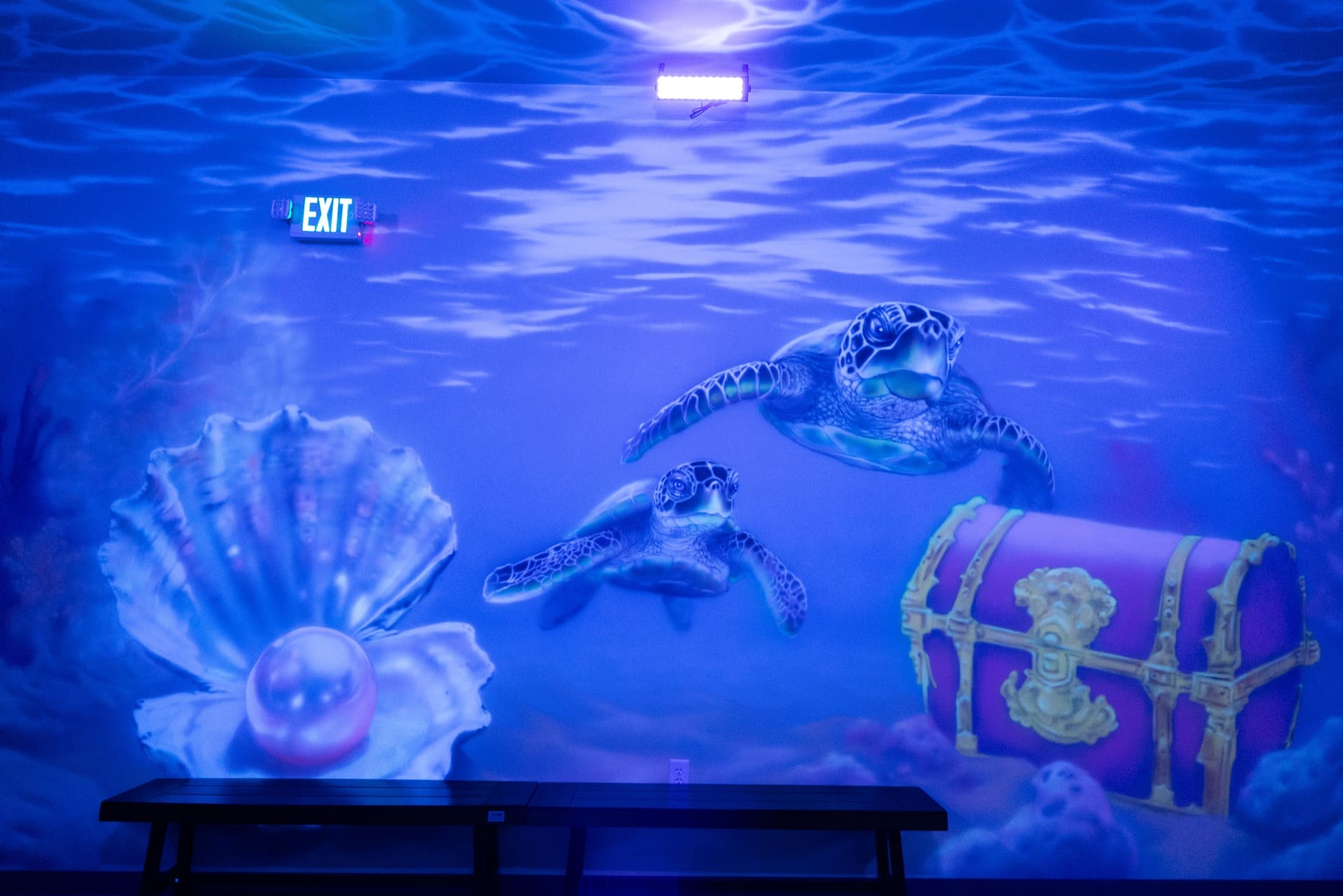 Mermaid party room, photo 5 of 9