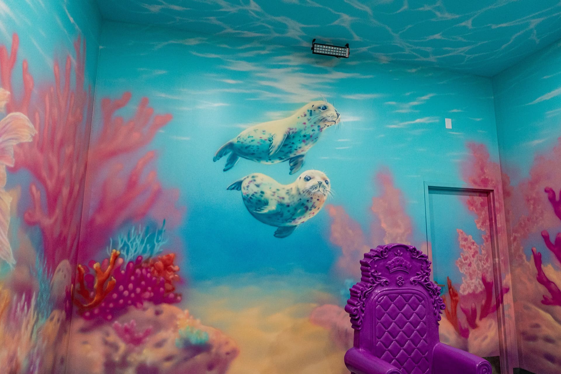 Mermaid party room, photo 6 of 9