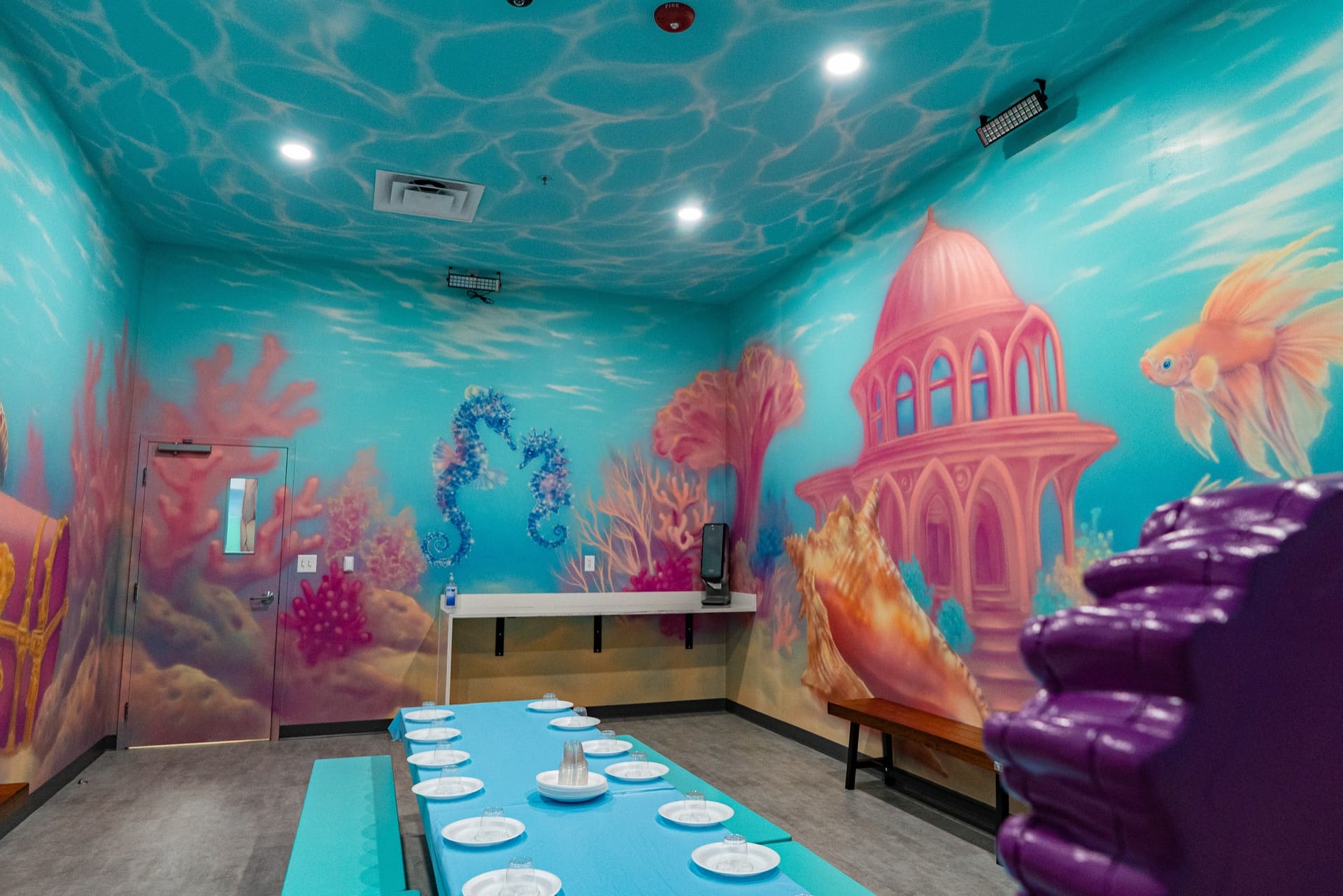 Mermaid party room, photo 7 of 9