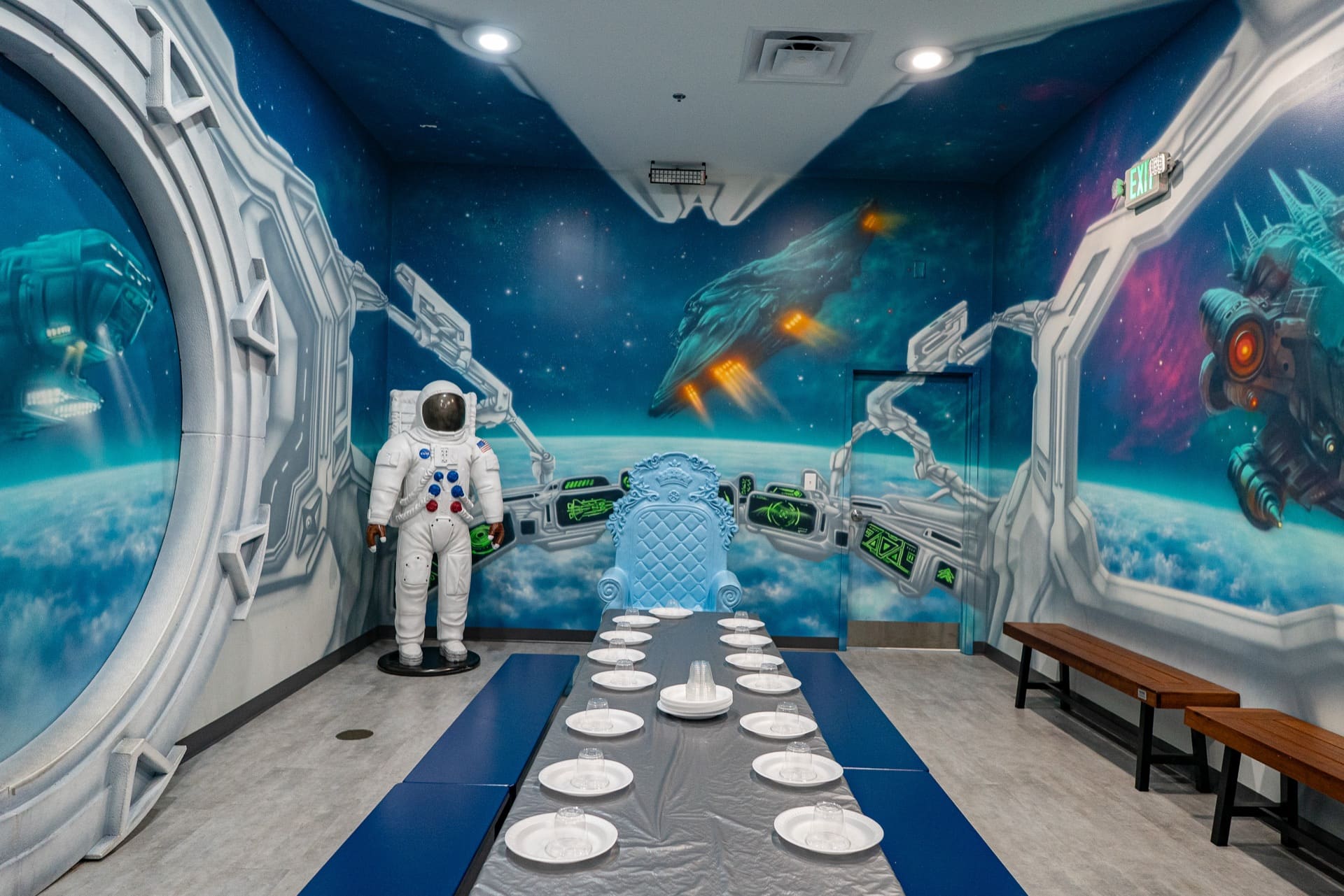 Space party room, photo 3 of 8