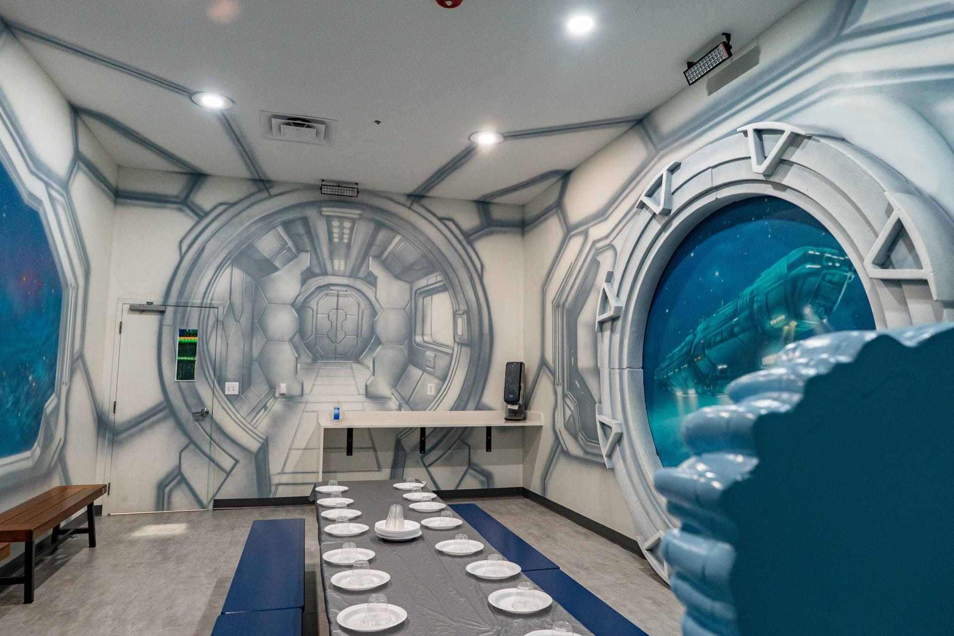 Space party room, photo 6 of 8
