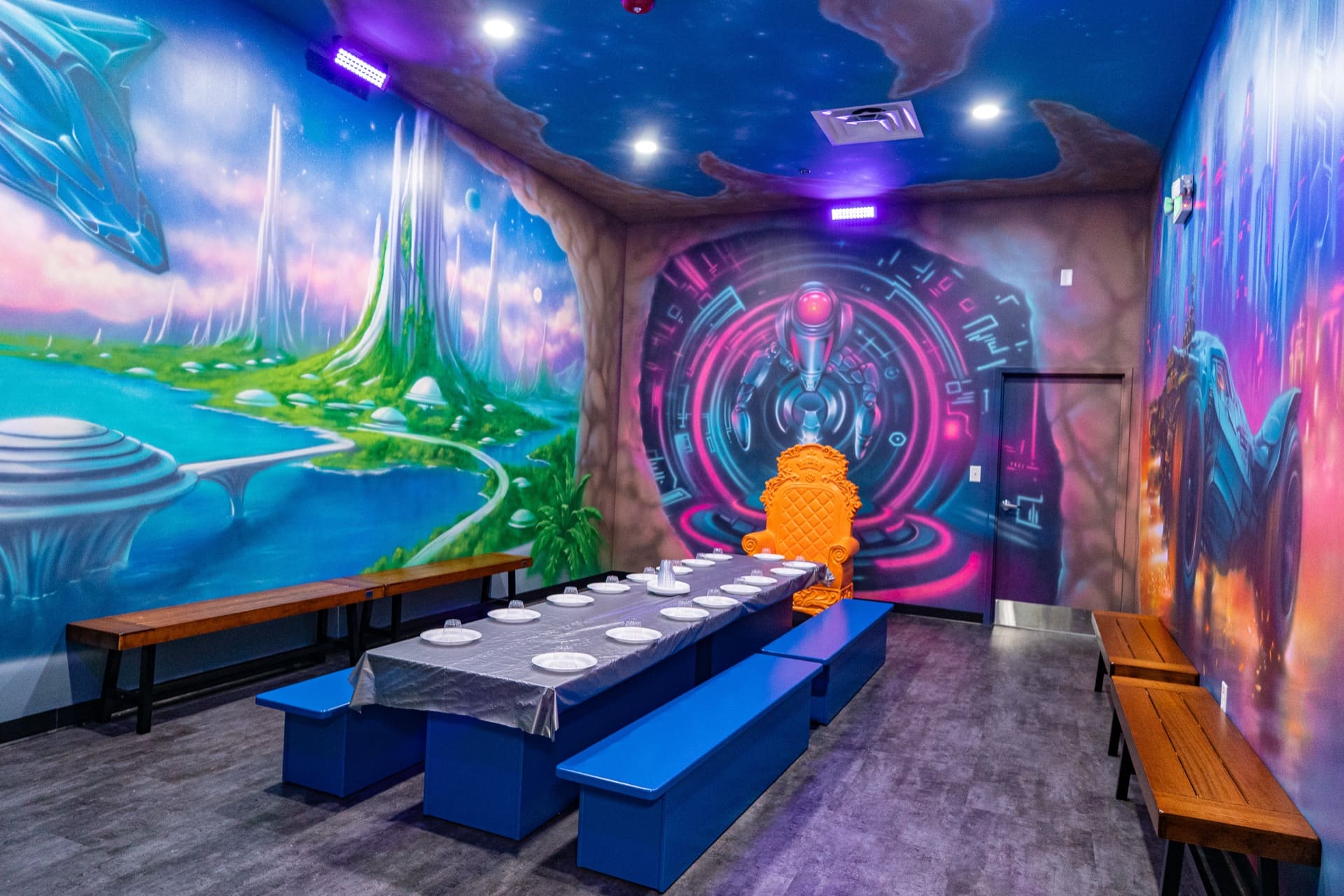 Superhero party room, photo 1 of 9
