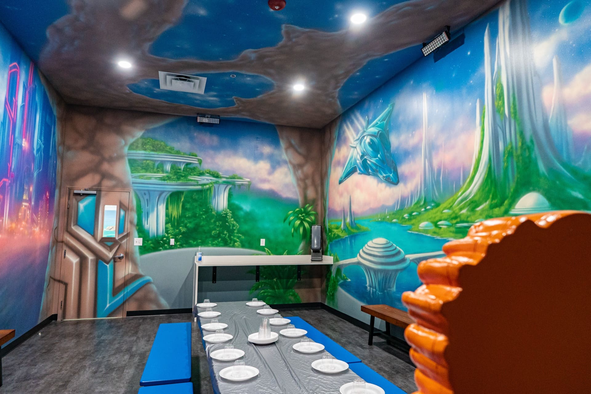 Superhero party room, photo 9 of 9