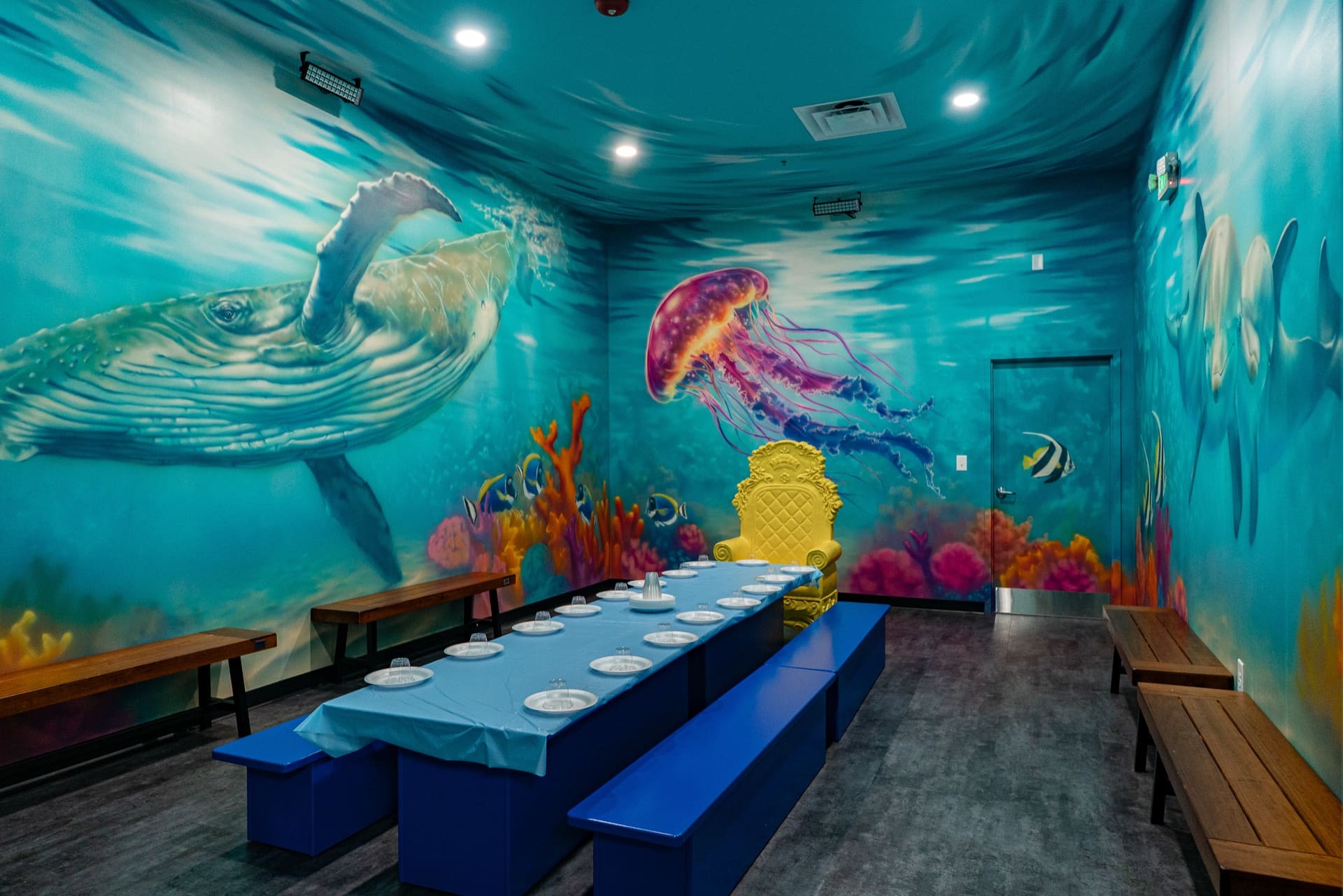 Underwater party room, photo 1 of 8