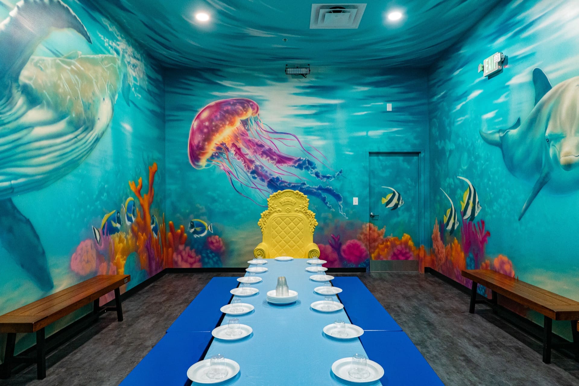 Underwater party room, photo 3 of 8