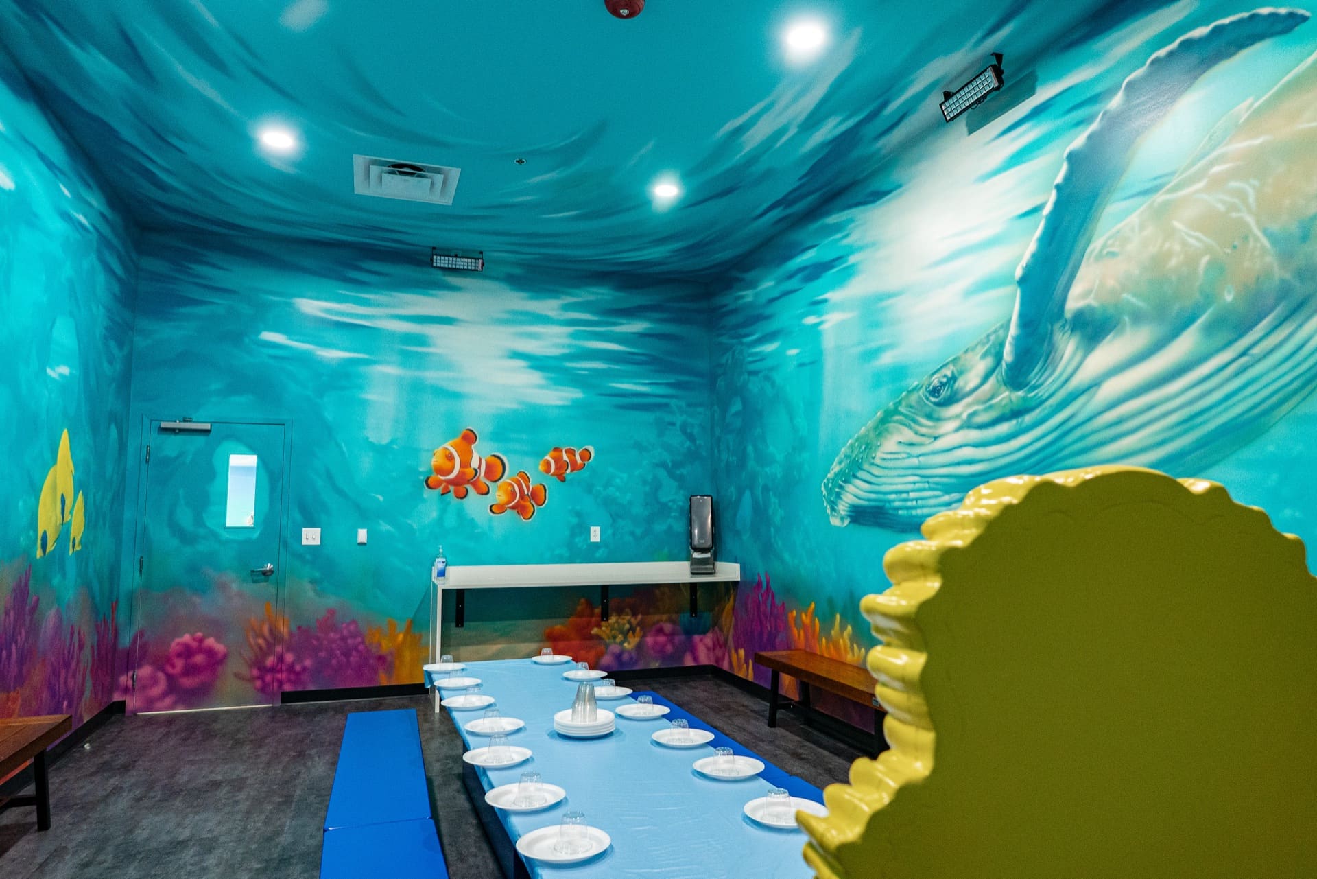Underwater party room, photo 6 of 8
