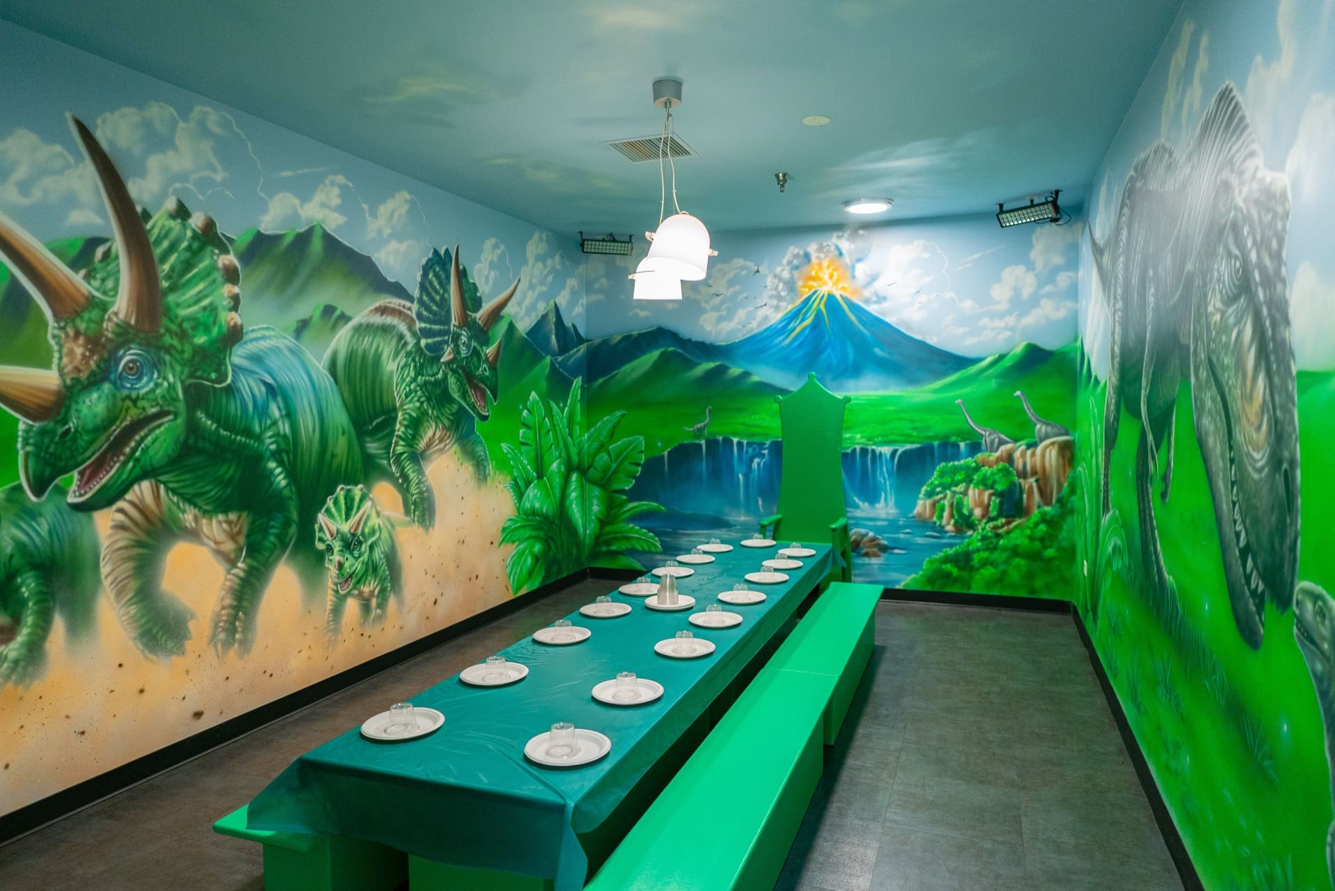 Dinosaur party room, photo 1 of 9