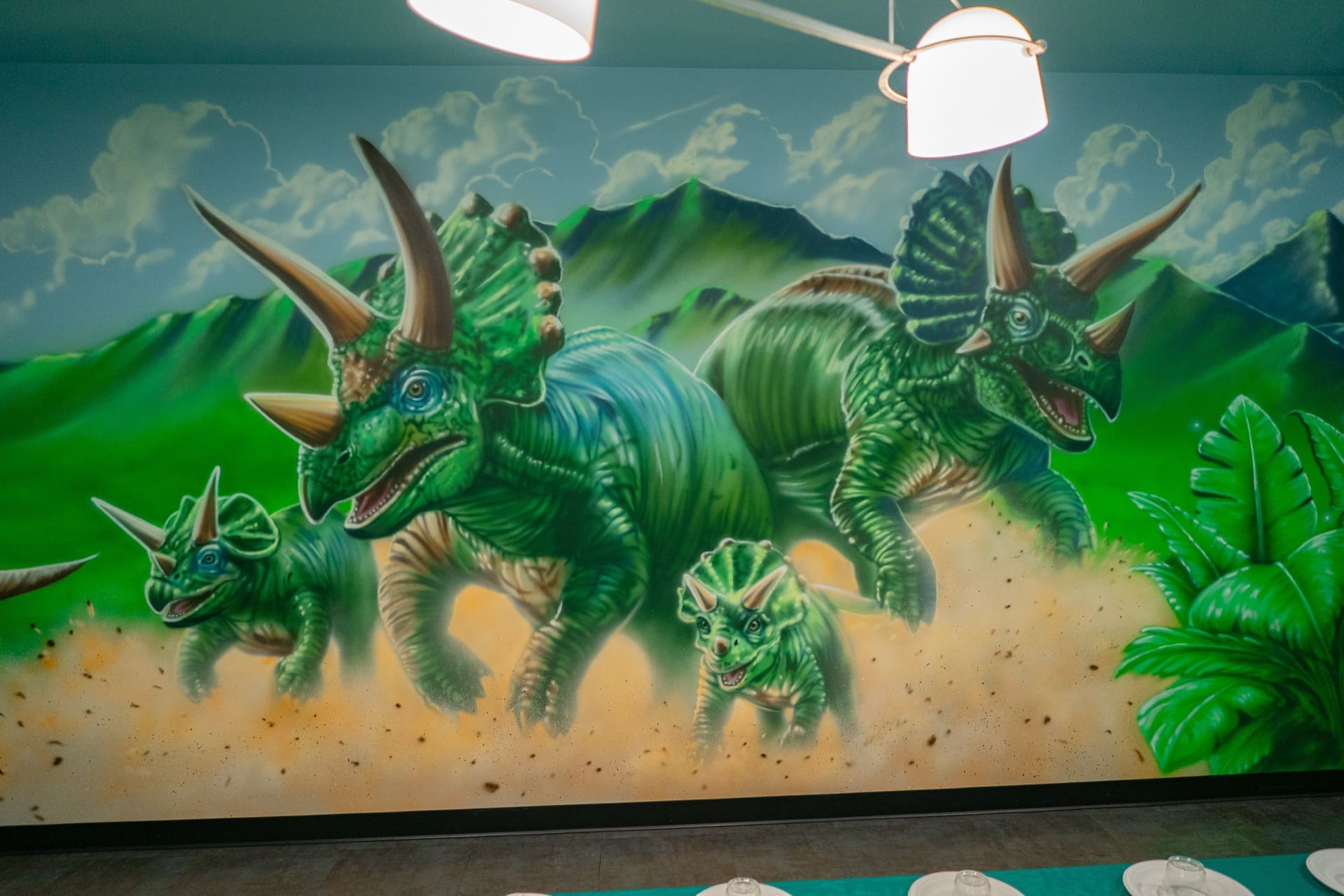 Dinosaur party room, photo 6 of 9