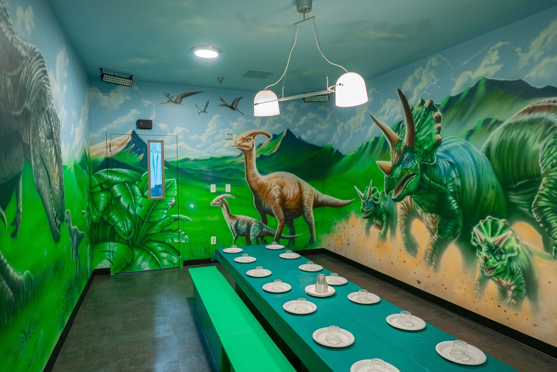 Dinosaur party room, photo 8 of 9