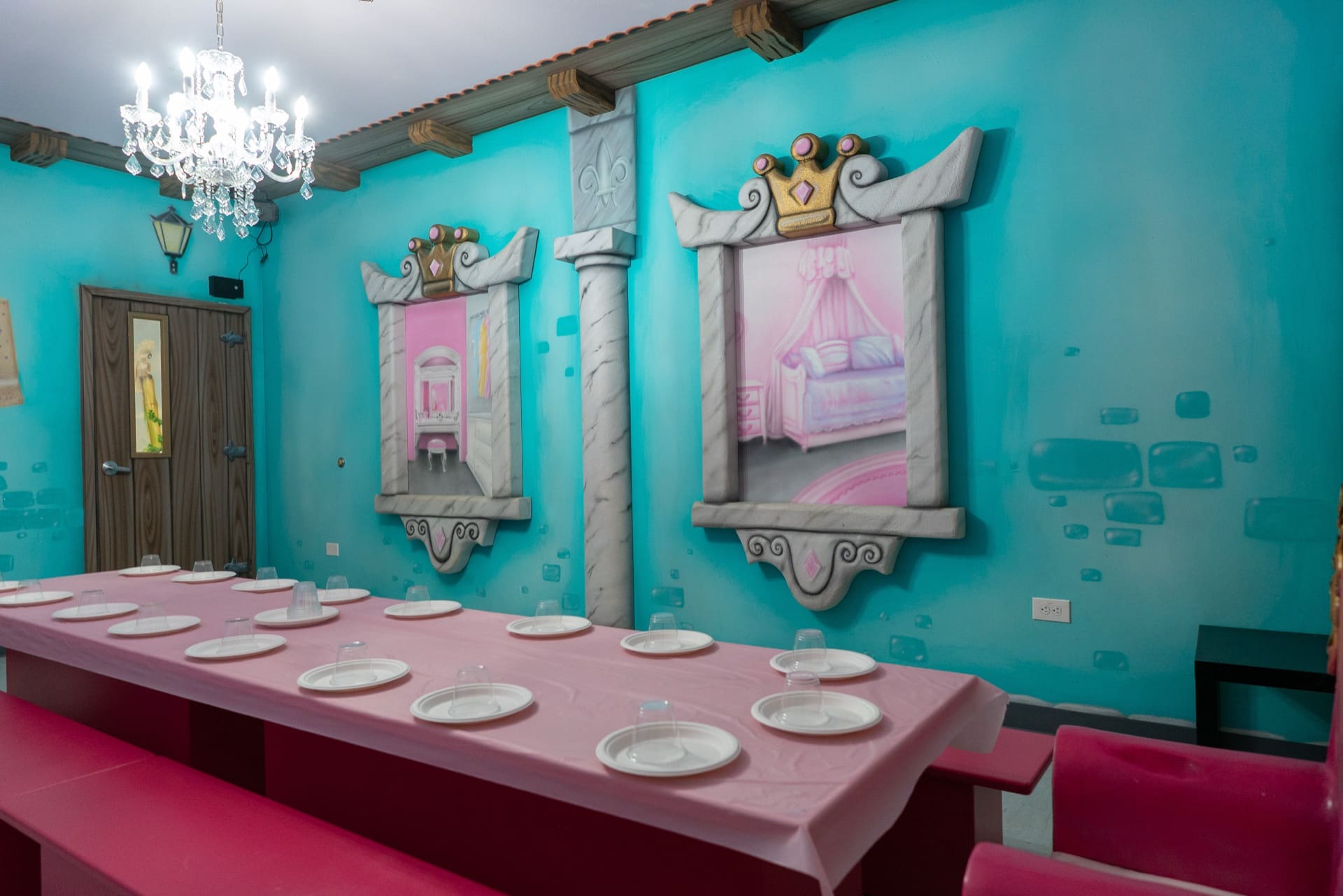 Princess party room, photo 5 of 6