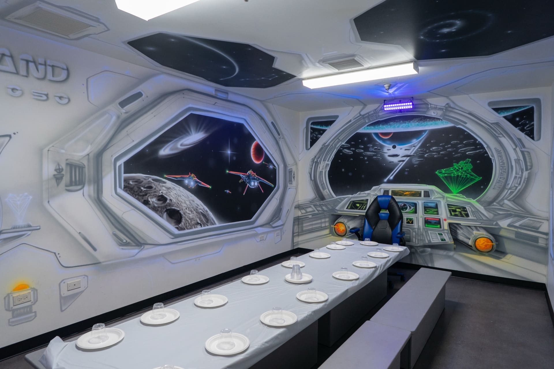 Space party room, photo 2 of 6