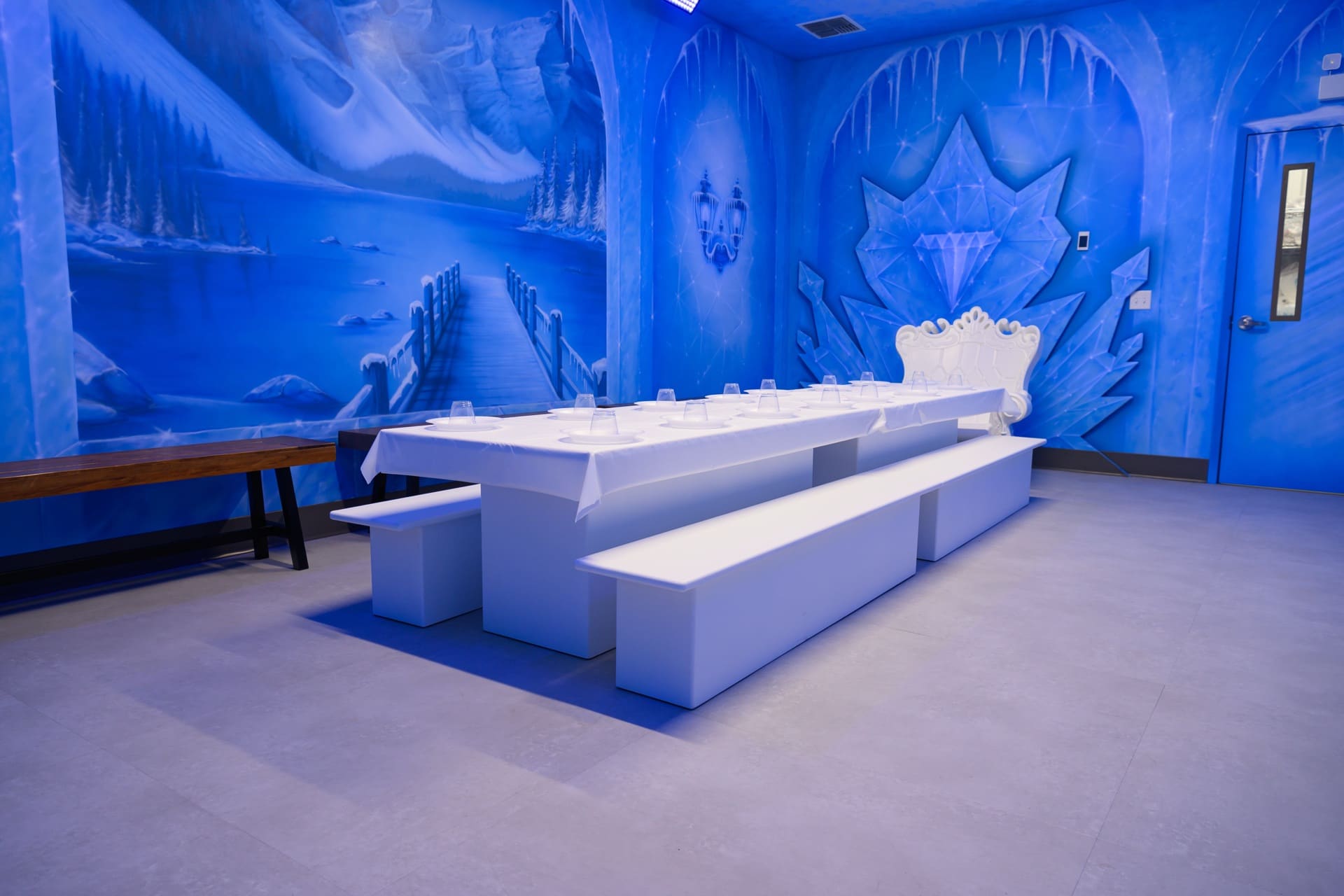 Ice party room, photo 4 of 7