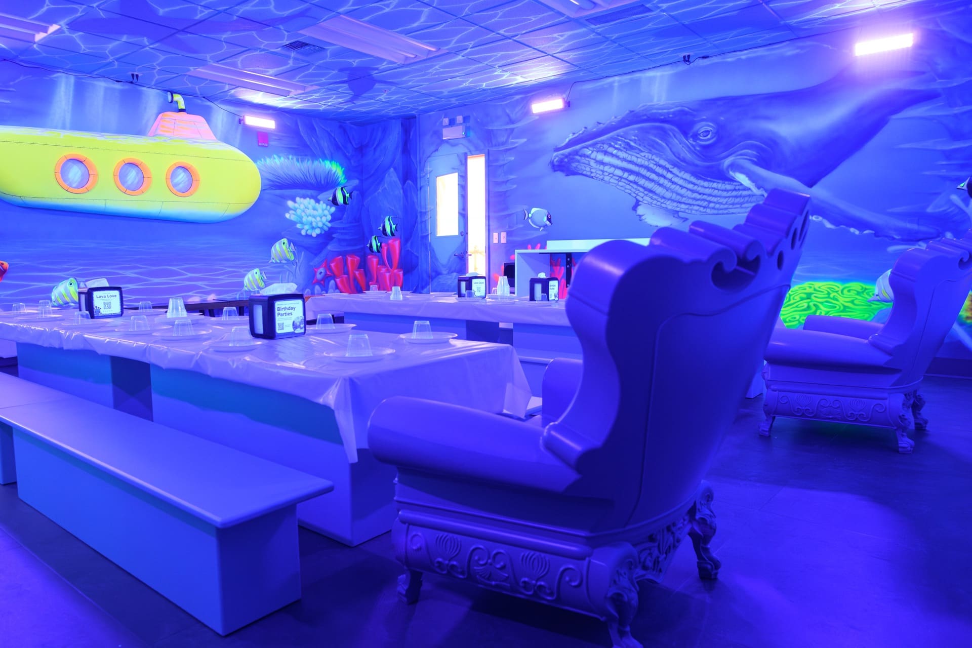 Underwater party room, photo 5 of 7