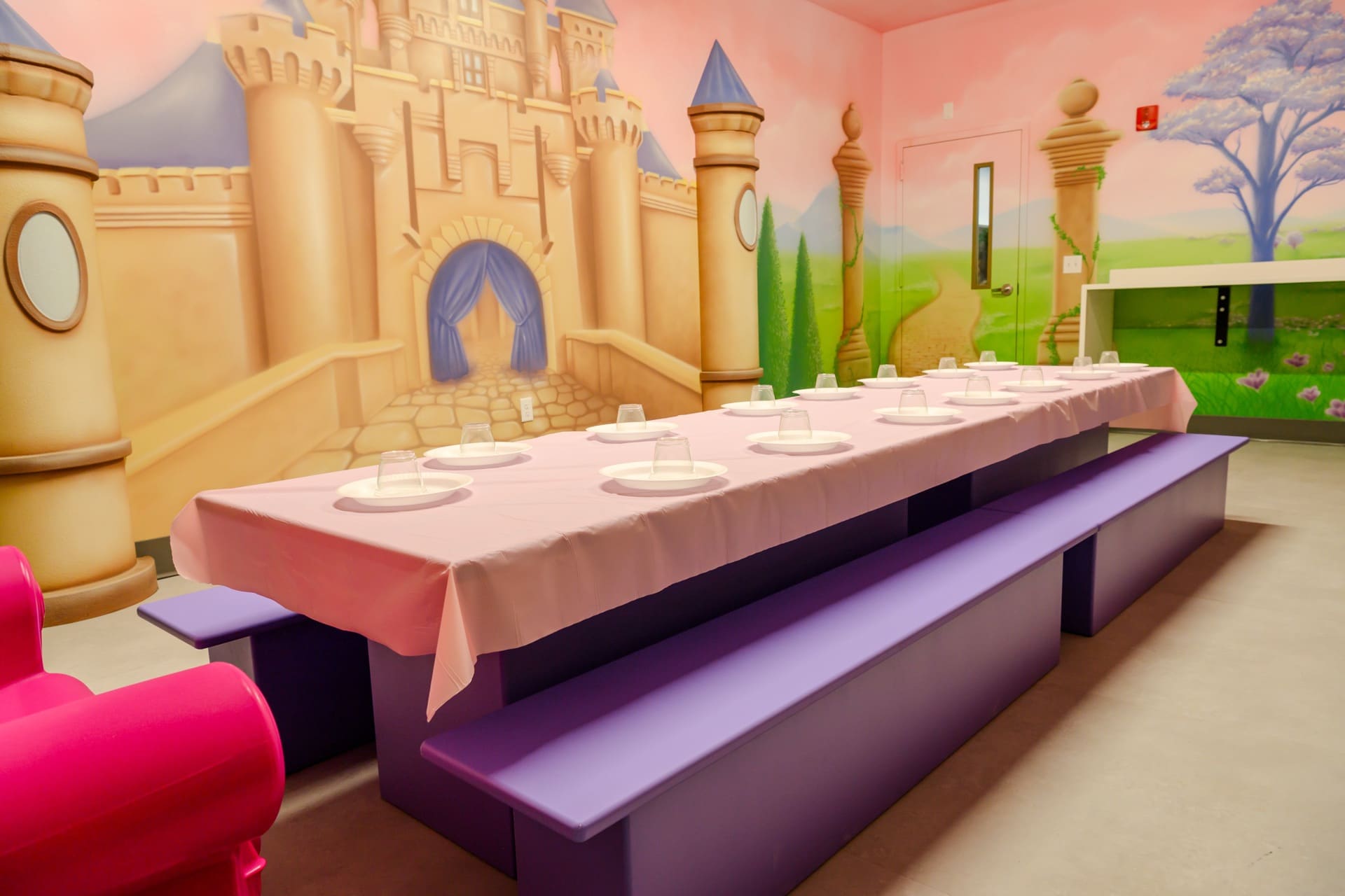 Princess party room, photo 3 of 4