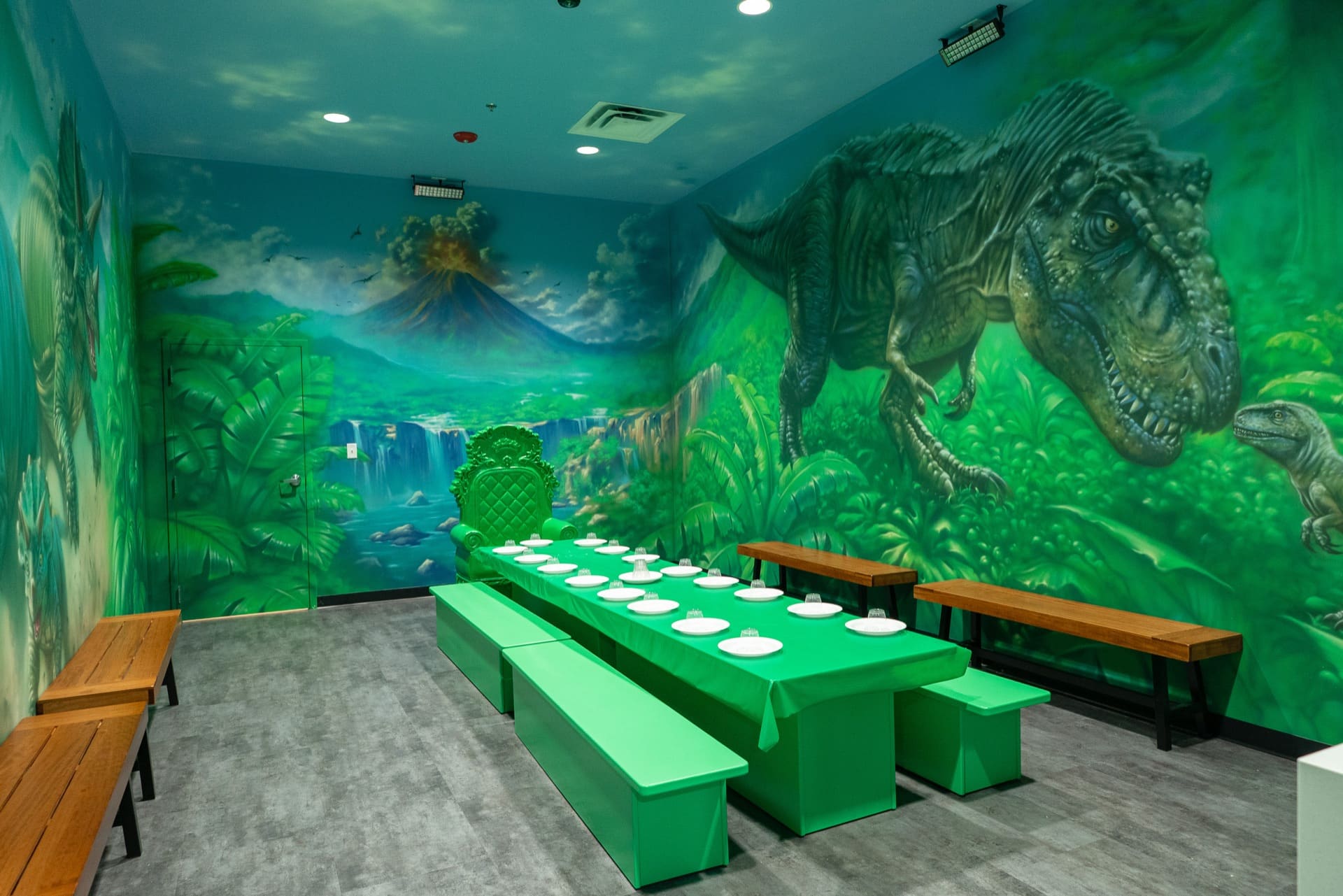Dinosaur party room, photo 1 of 8