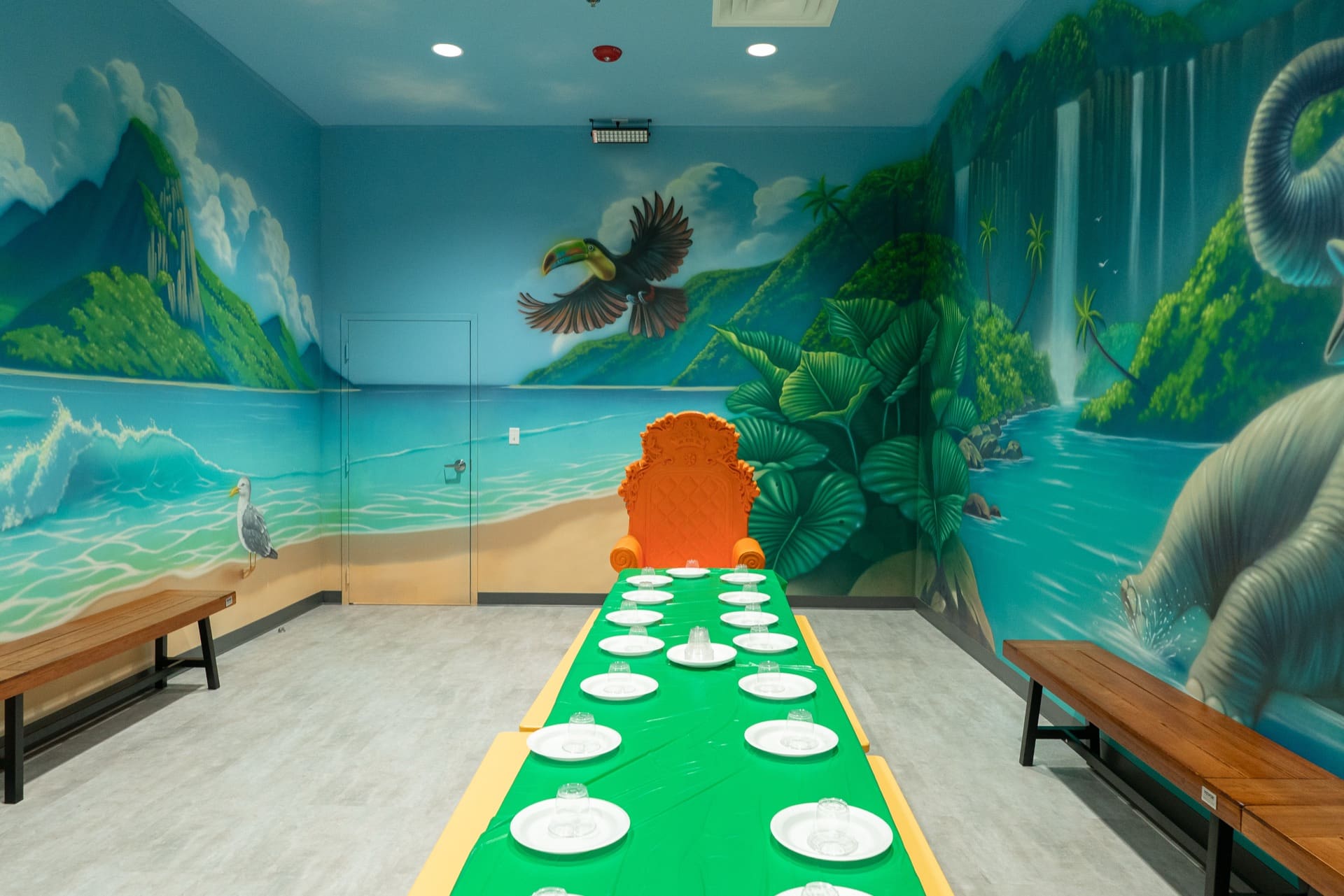 Jungle party room, photo 1 of 7