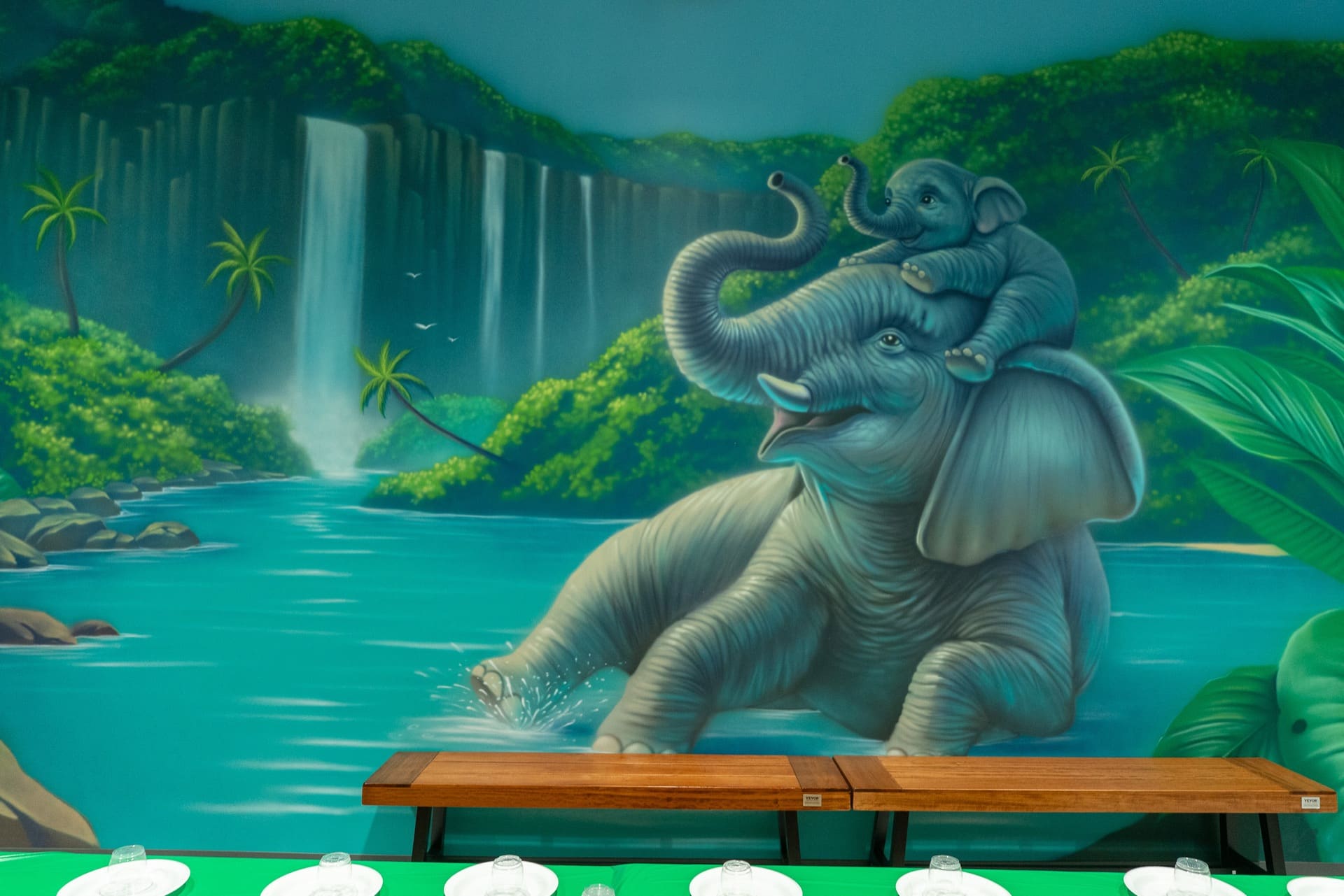Jungle party room, photo 3 of 7