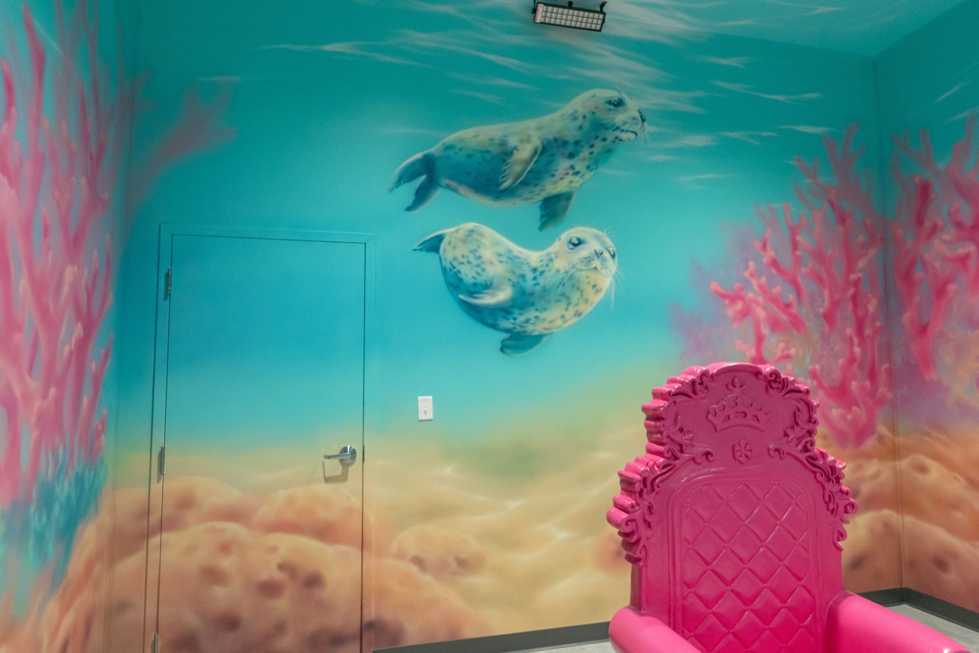 Mermaid party room, photo 2 of 7