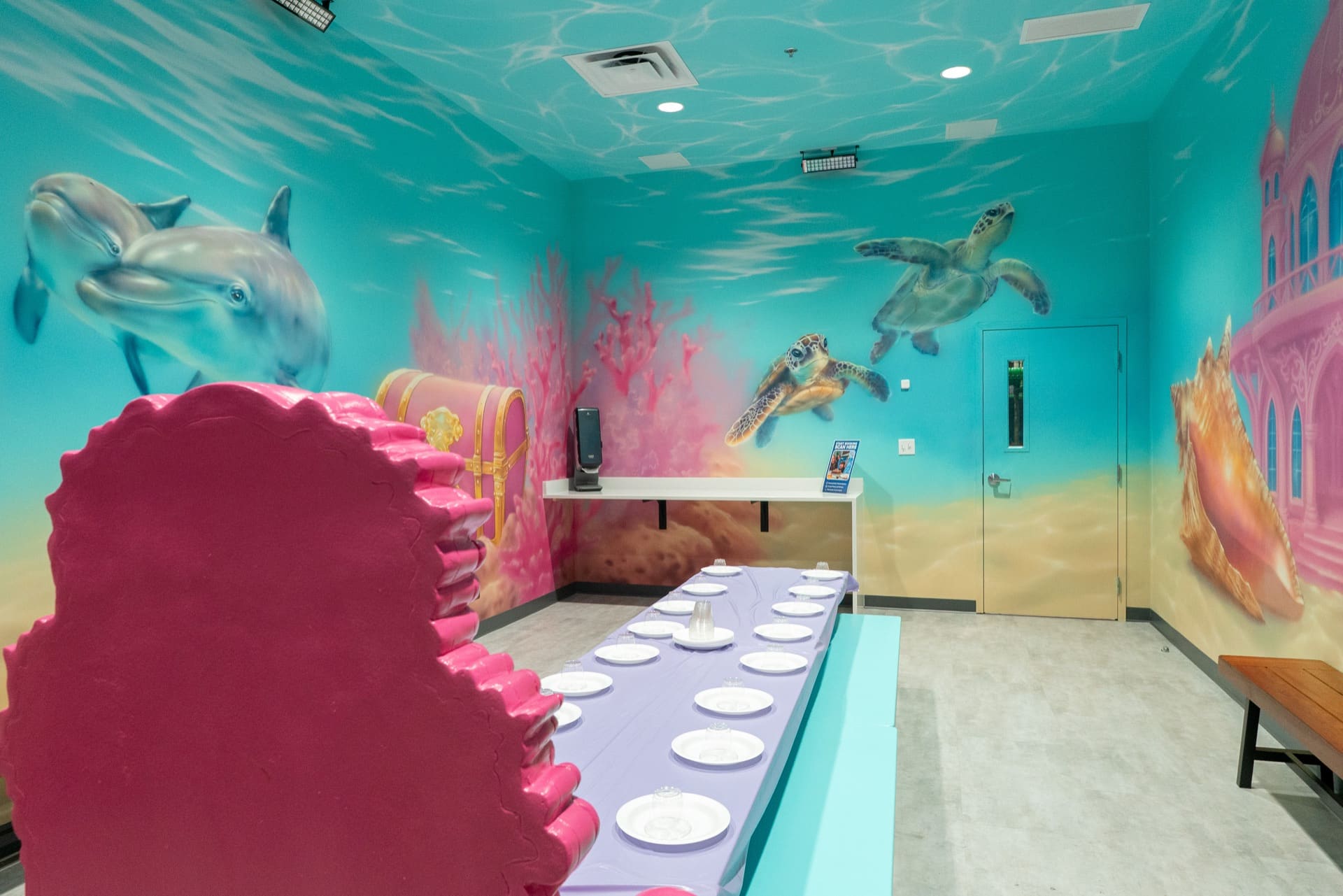 Mermaid party room, photo 4 of 7