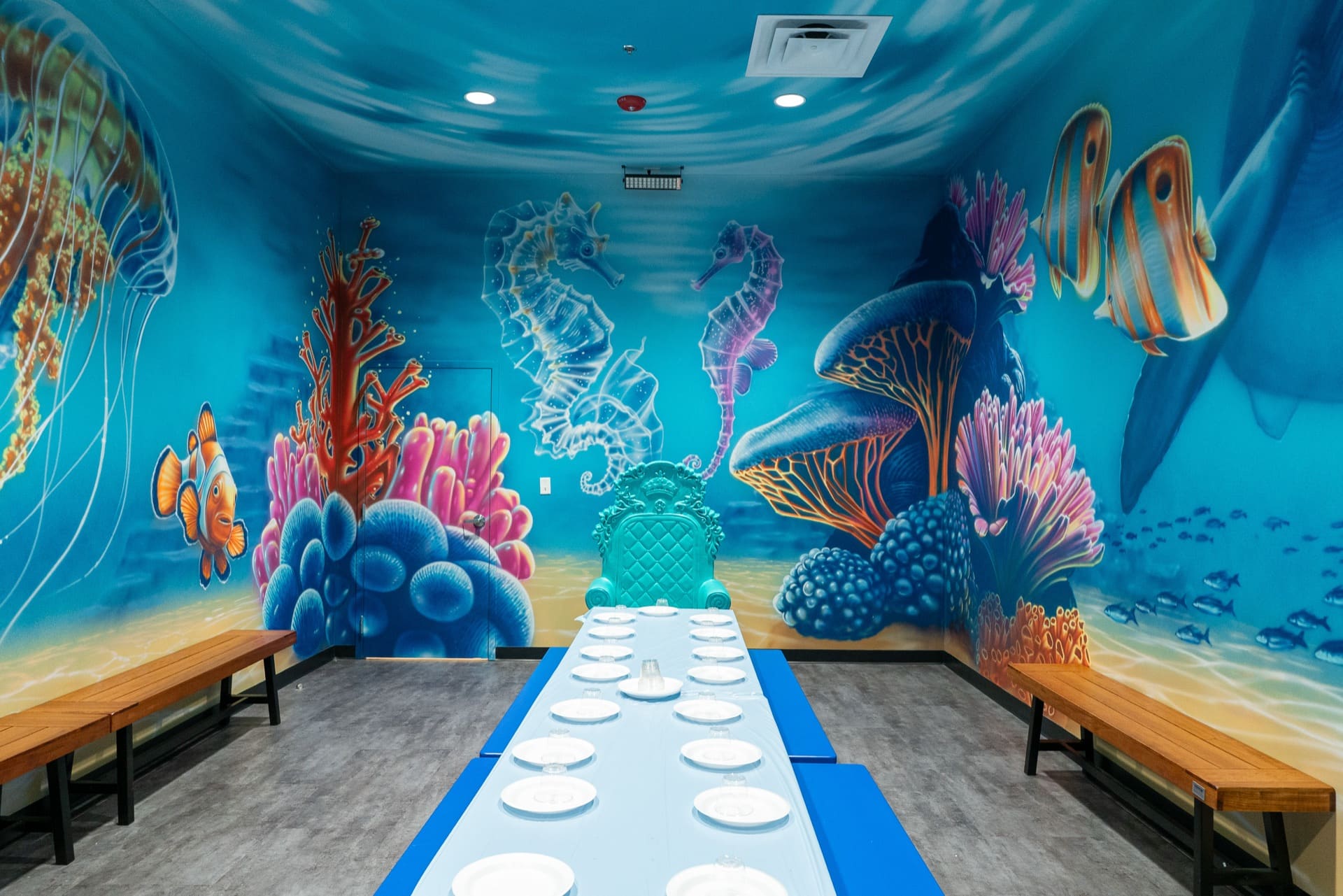 Underwater party room, photo 3 of 11