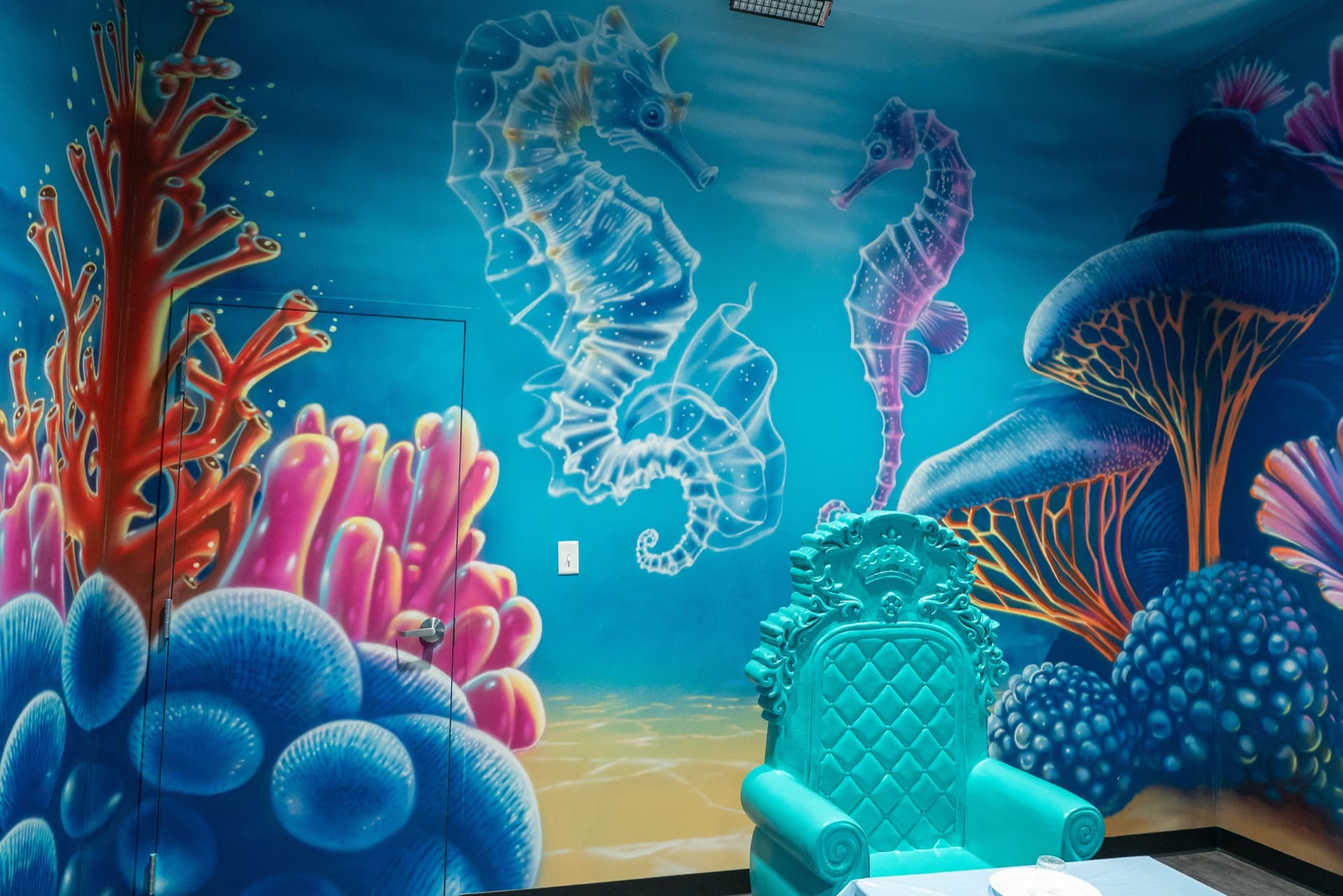 Underwater party room, photo 4 of 11