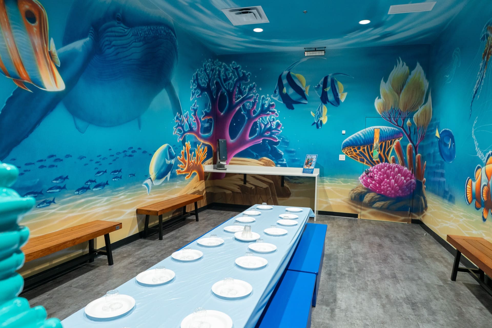 Underwater party room, photo 10 of 11