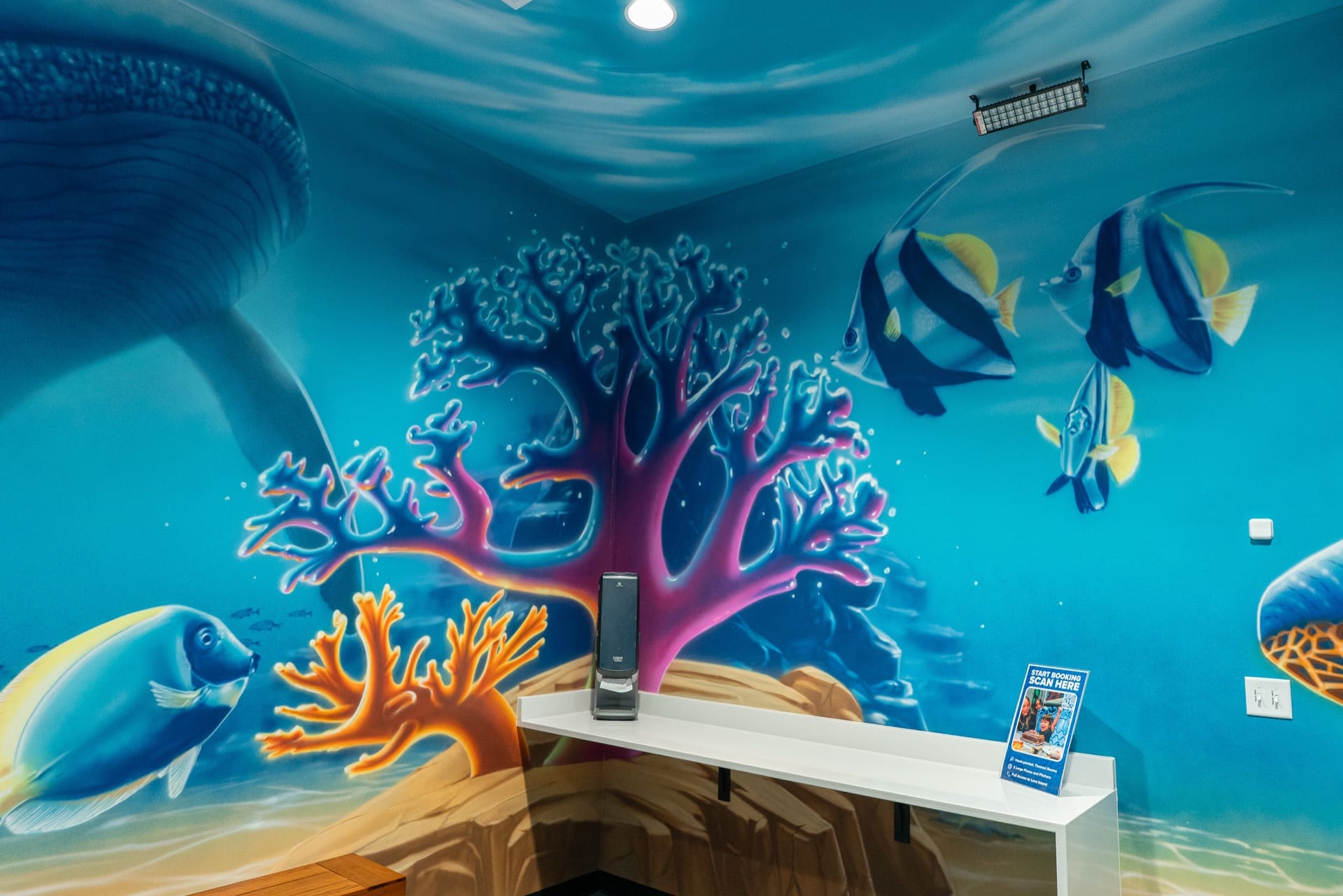 Underwater party room, photo 11 of 11