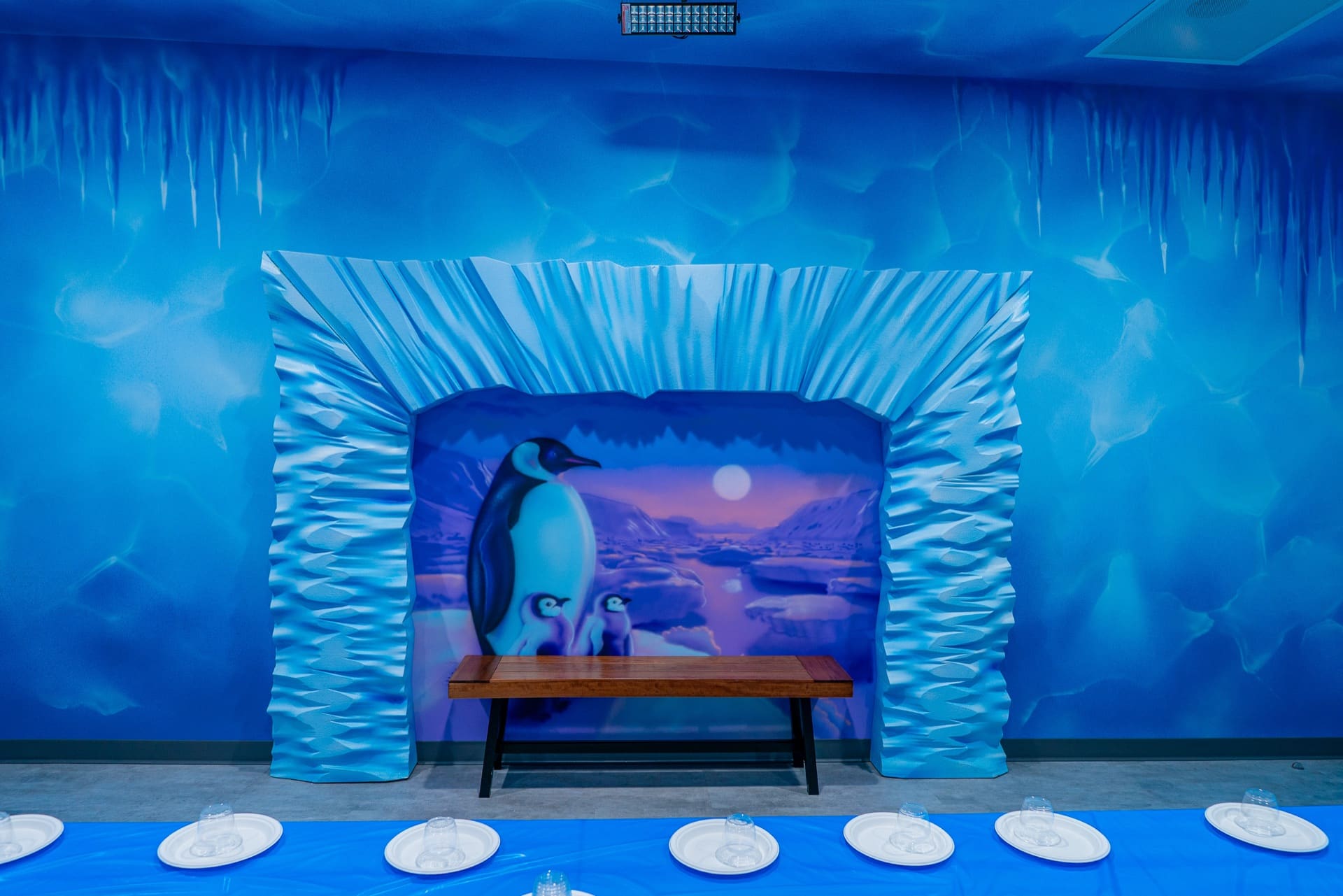 Ice party room, photo 4 of 6