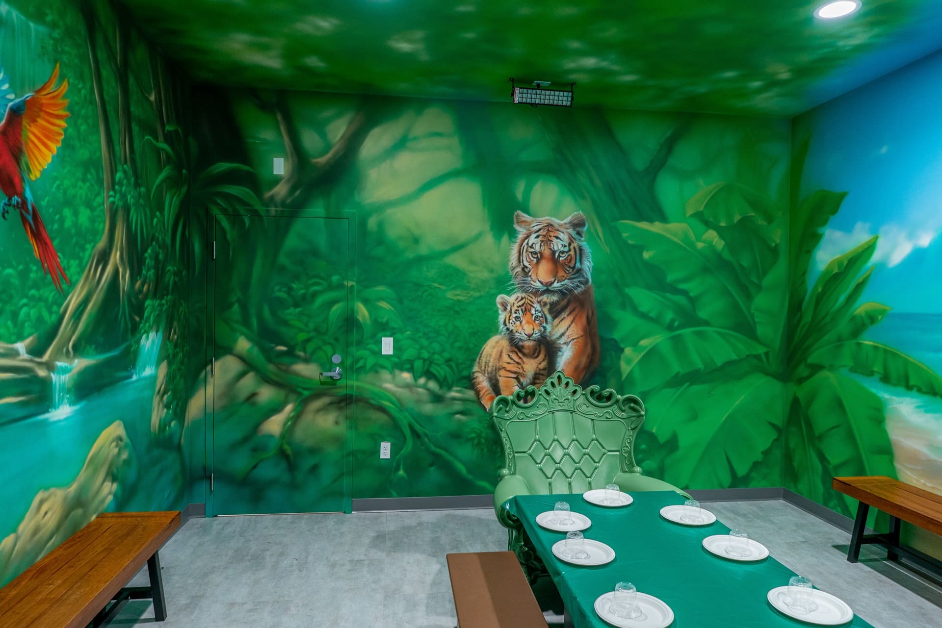 Jungle party room, photo 6 of 7