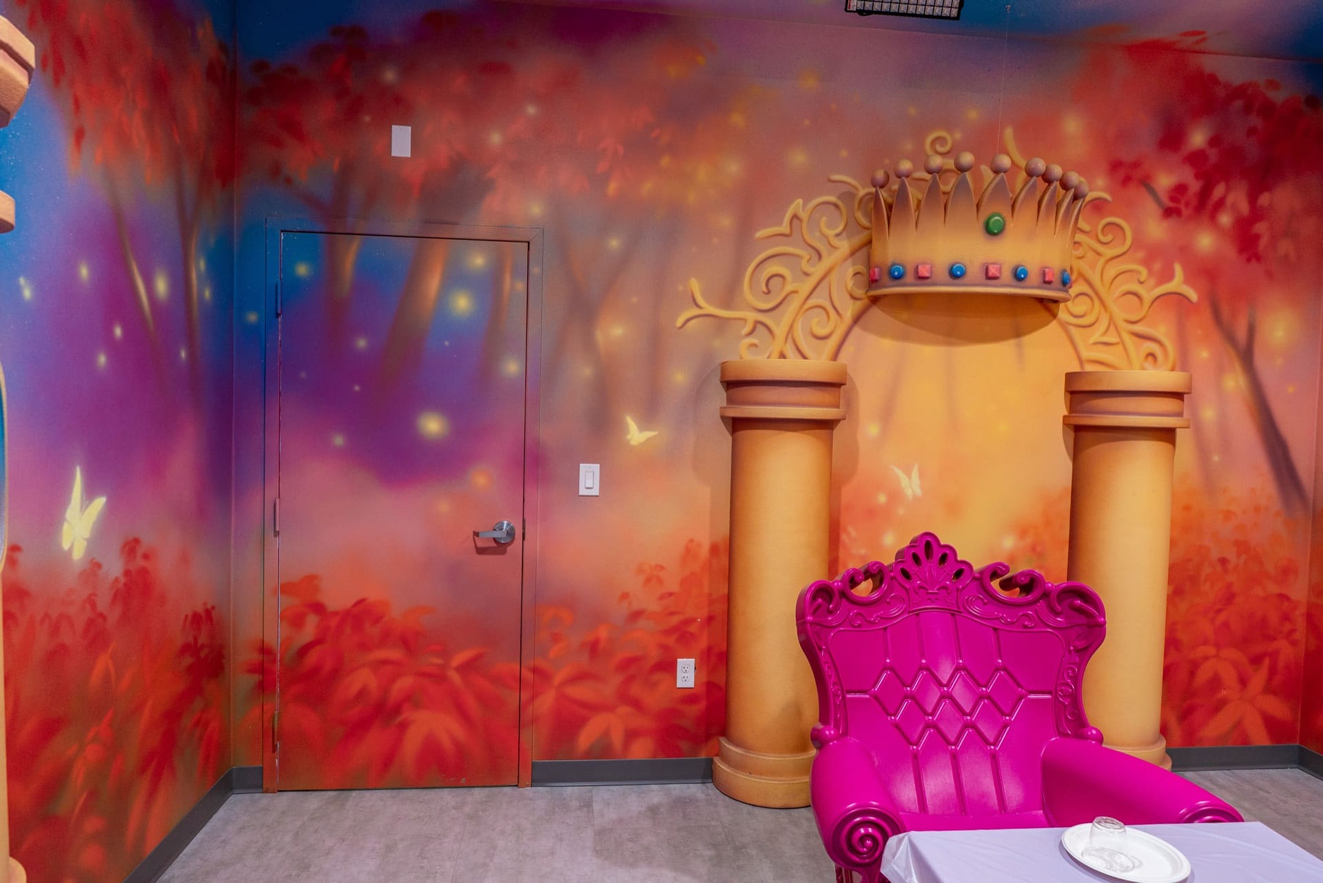 Princess party room, photo 5 of 6