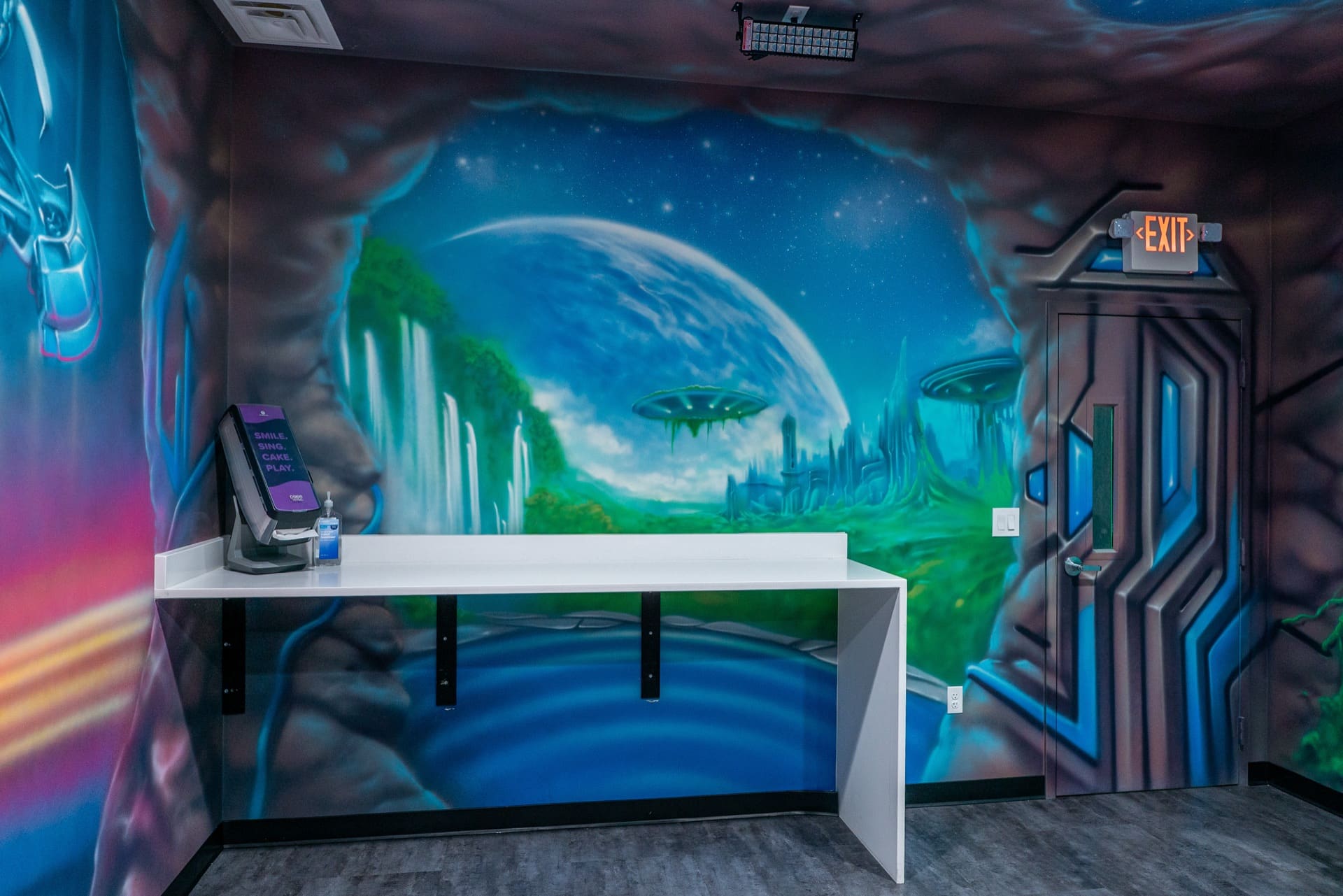 Superhero party room, photo 3 of 6