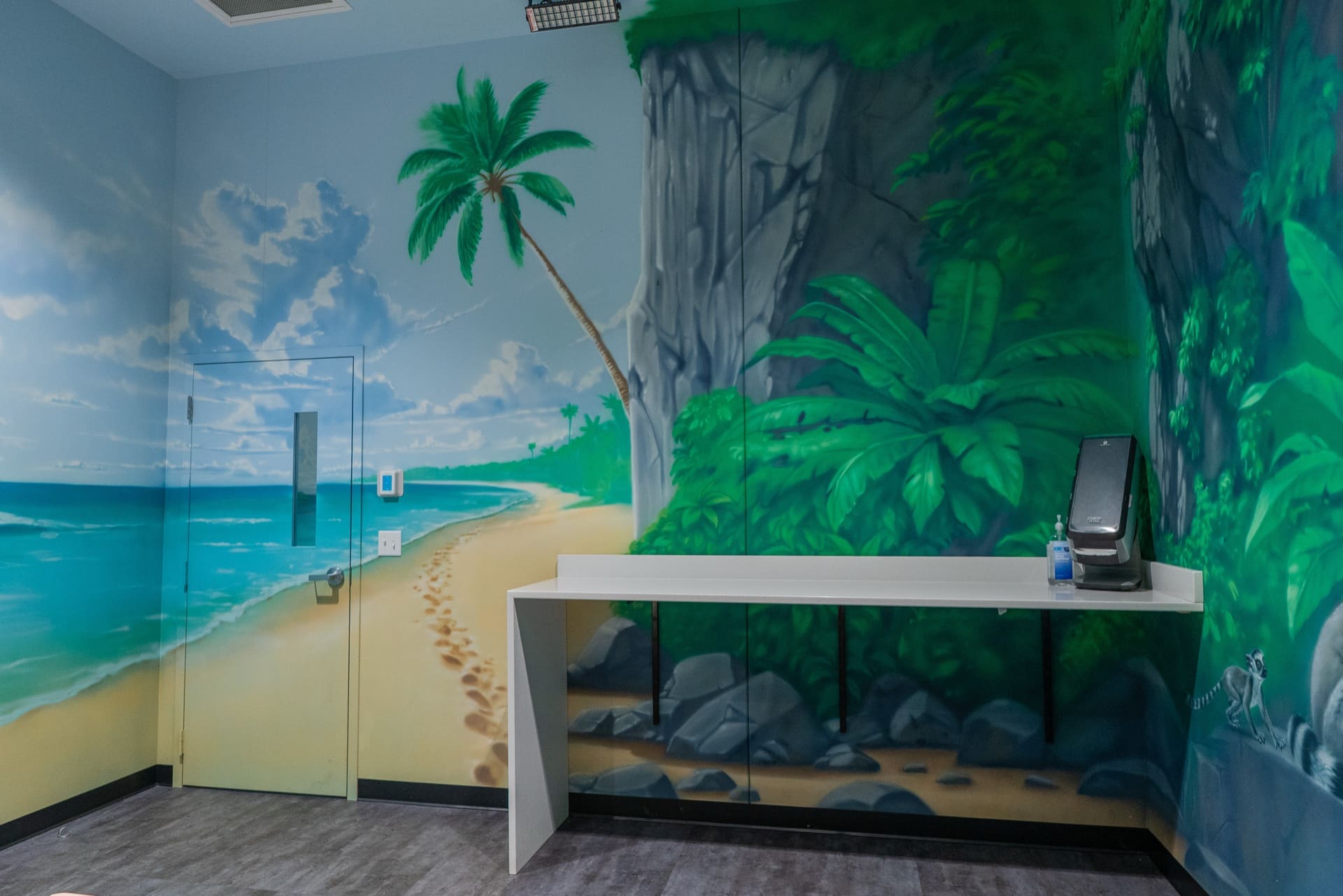 Jungle party room, photo 4 of 8