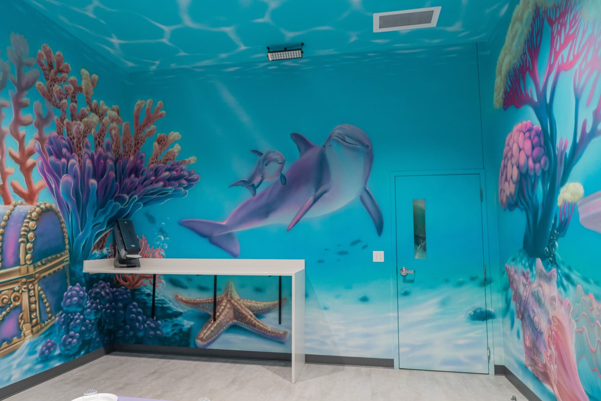 Mermaid party room, photo 5 of 9