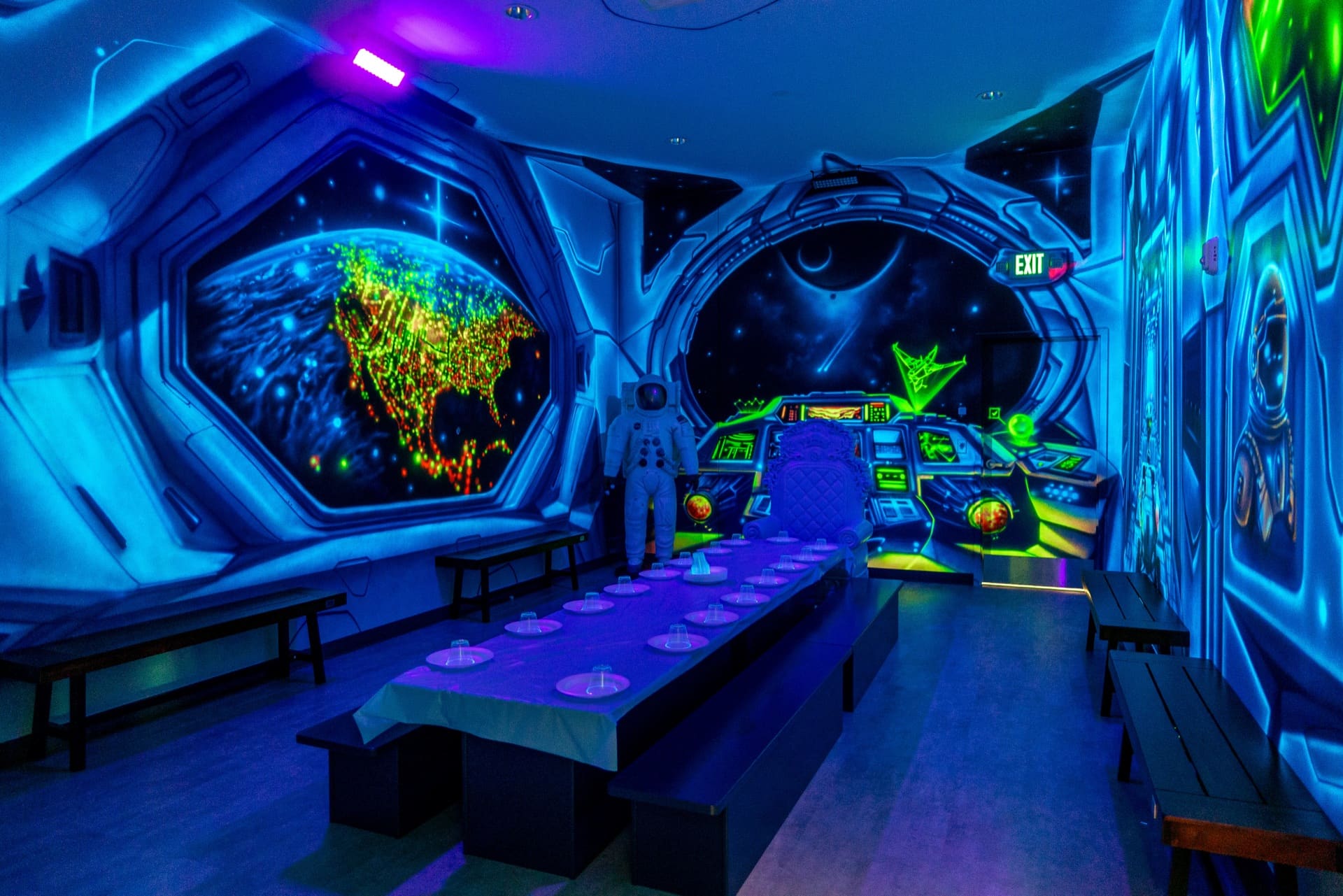 Space party room, photo 2 of 9