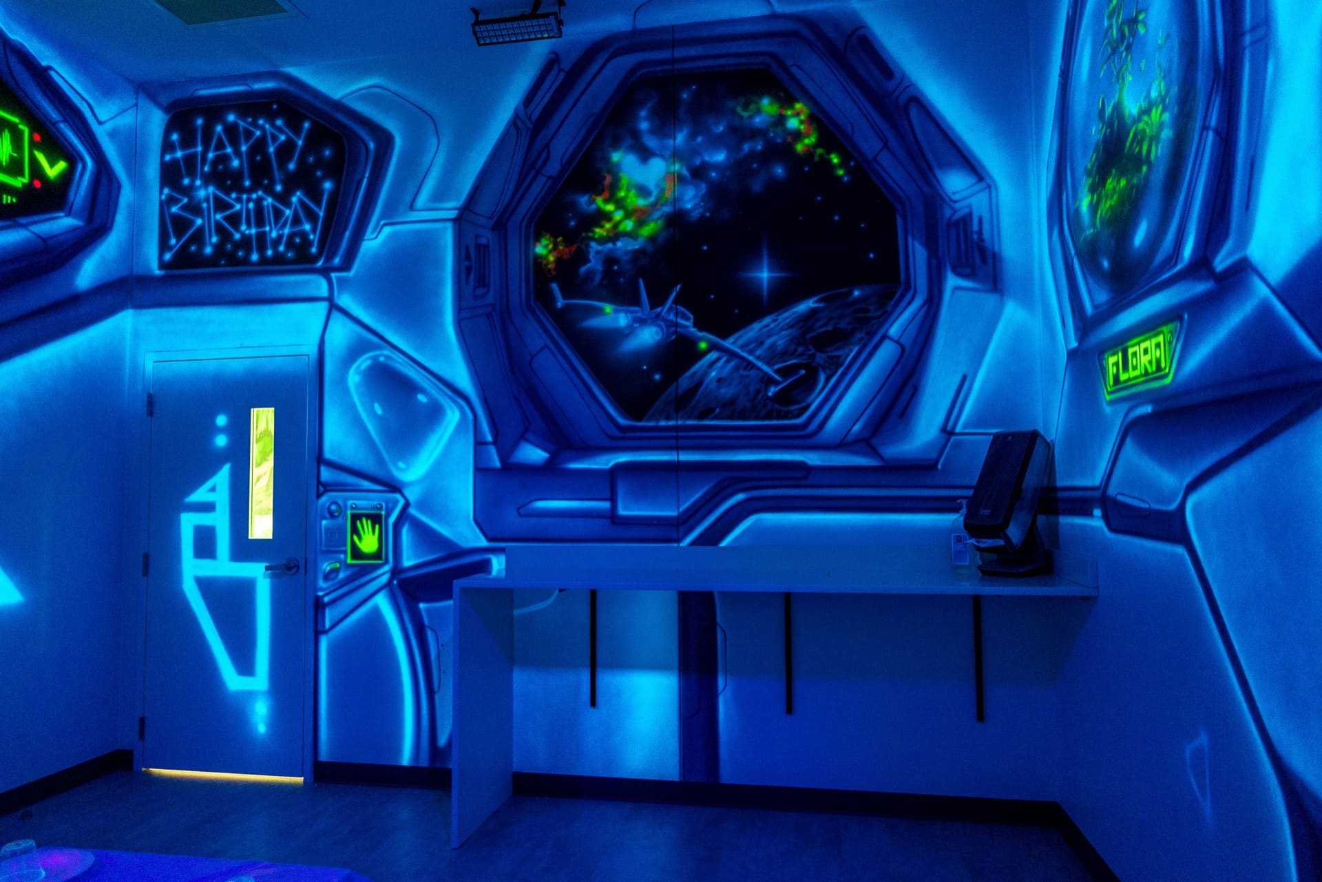 Space party room, photo 4 of 9