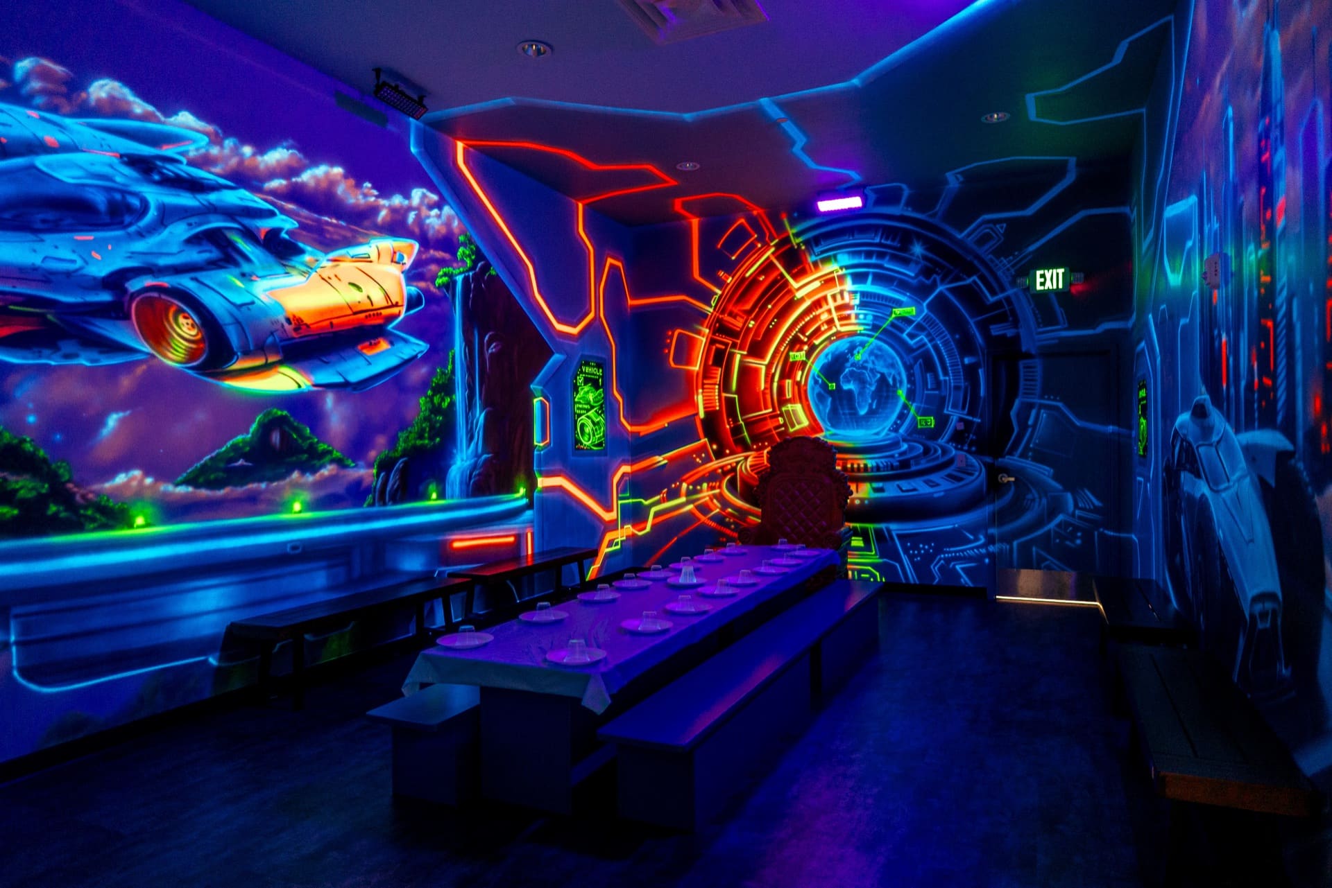 Superhero party room, photo 2 of 9