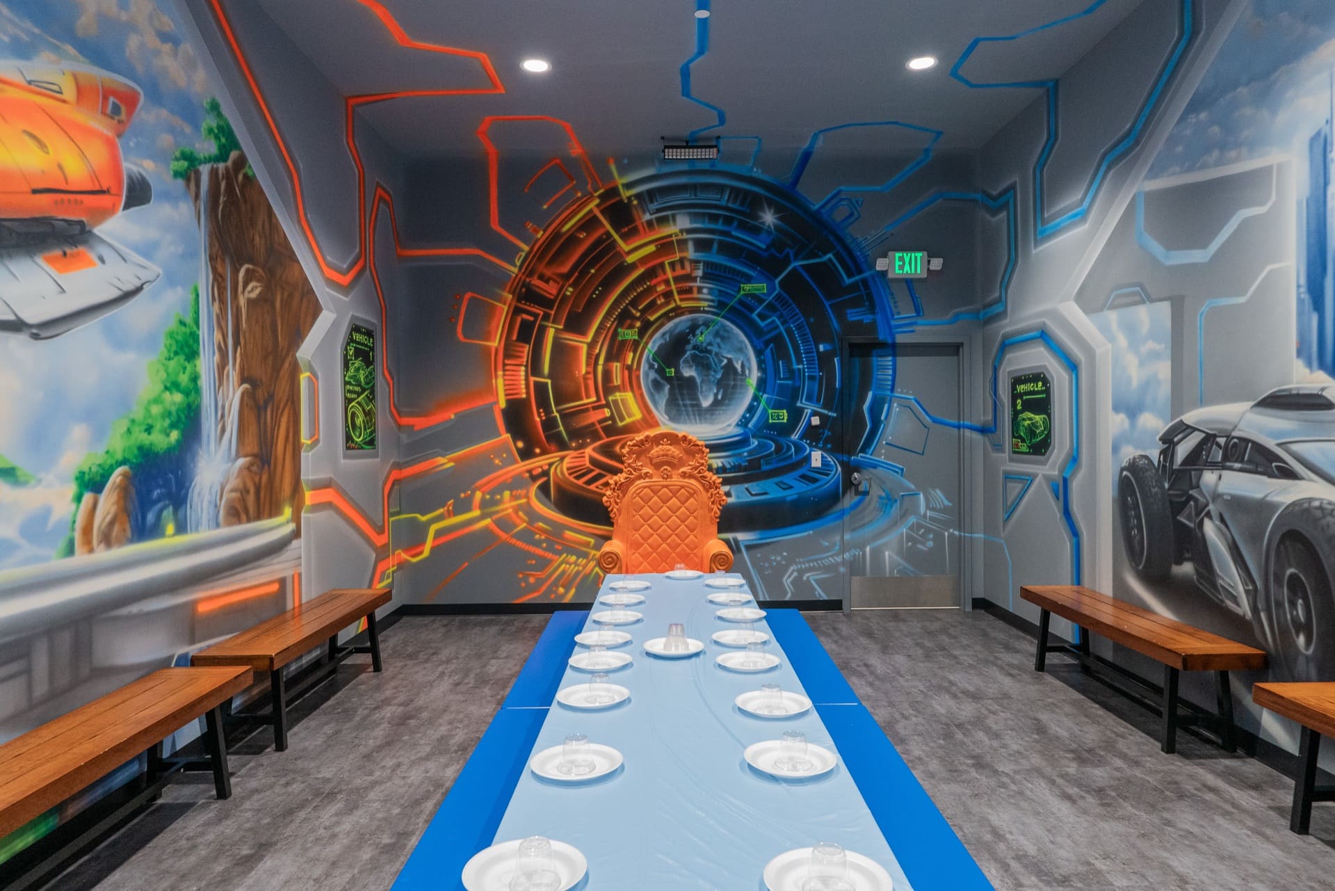 Superhero party room, photo 3 of 9