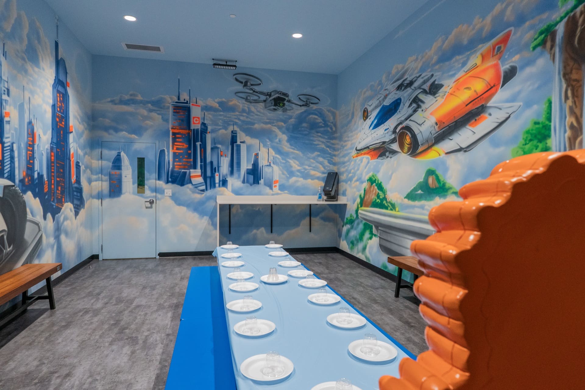 Superhero party room, photo 9 of 9