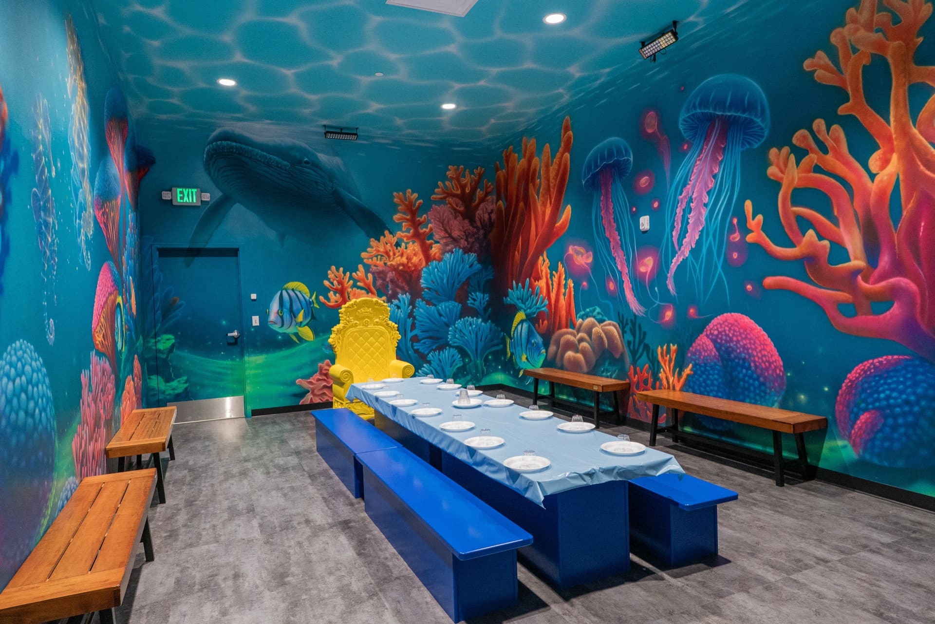 Underwater party room, photo 1 of 8