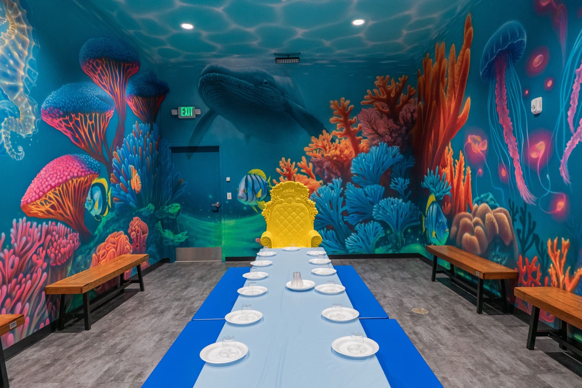 Underwater party room, photo 2 of 8