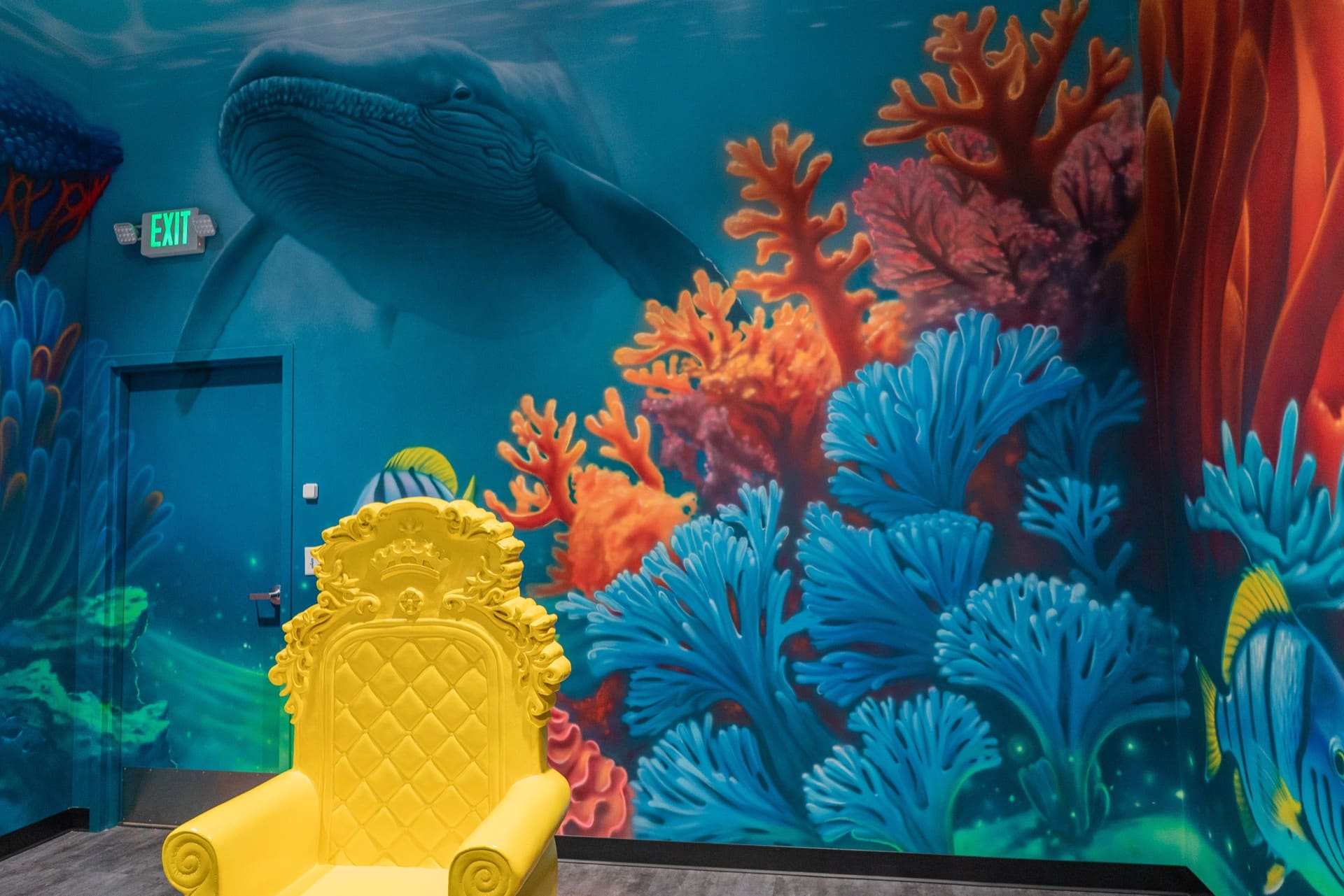 Underwater party room, photo 7 of 8