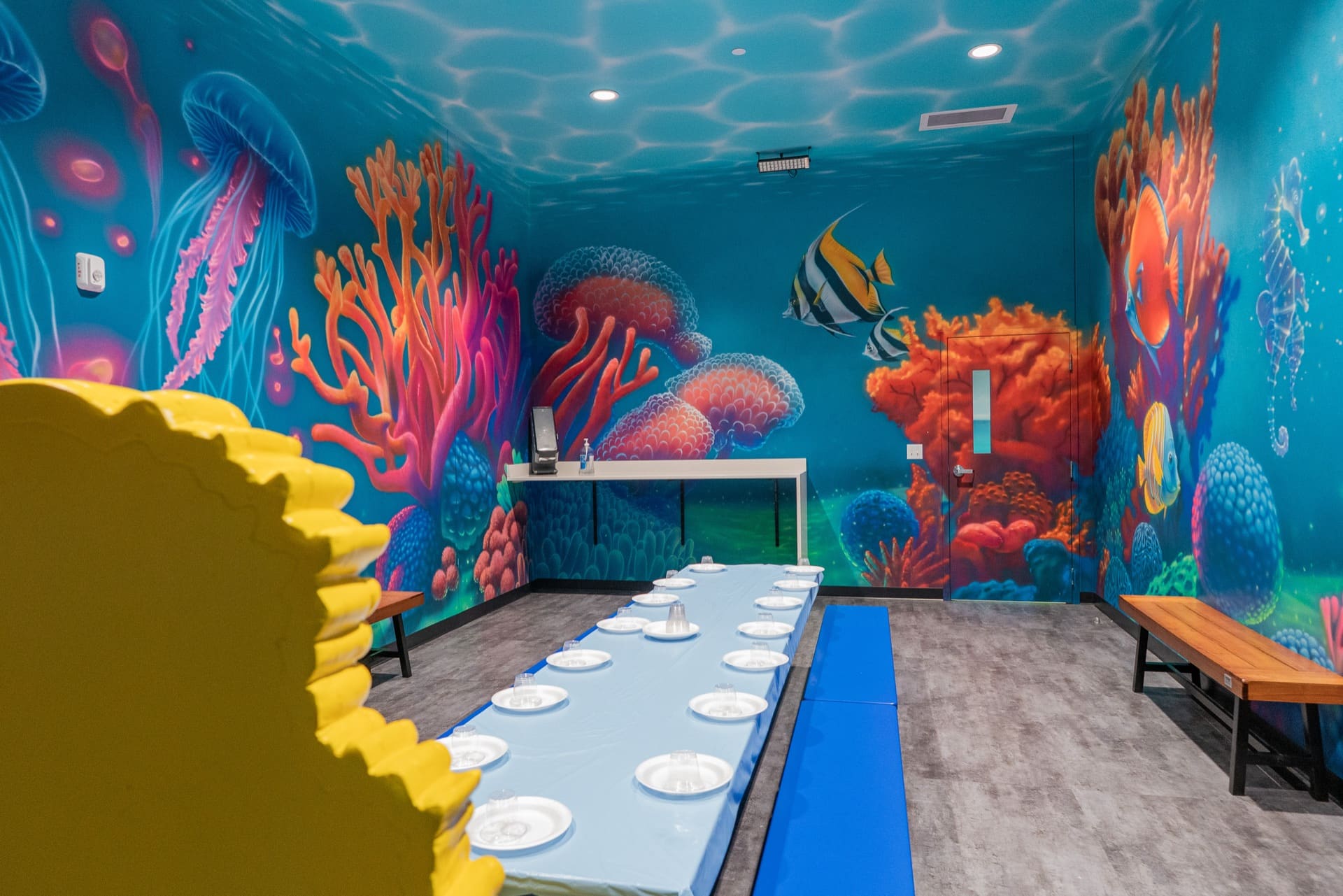 Underwater party room, photo 8 of 8