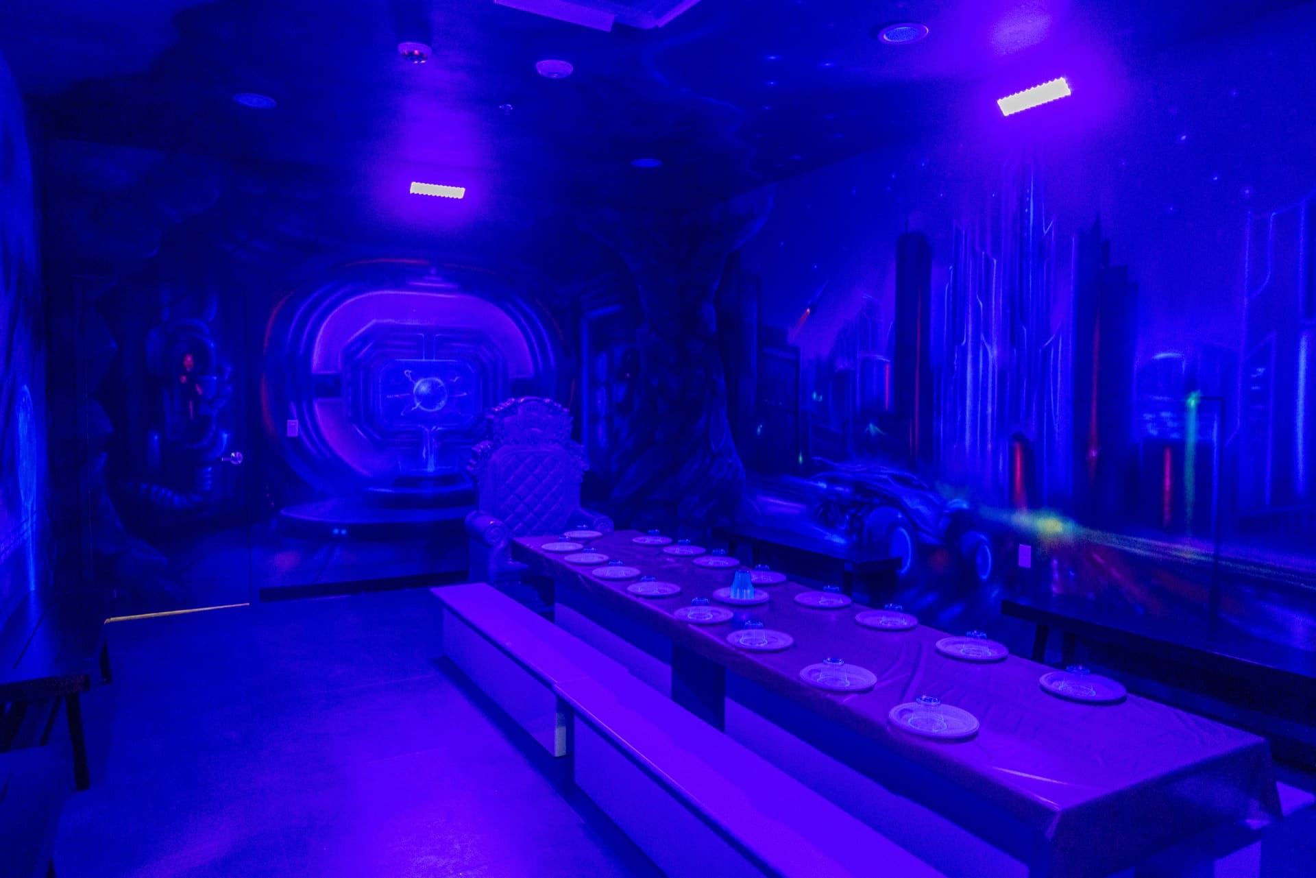 Superhero party room, photo 3 of 9