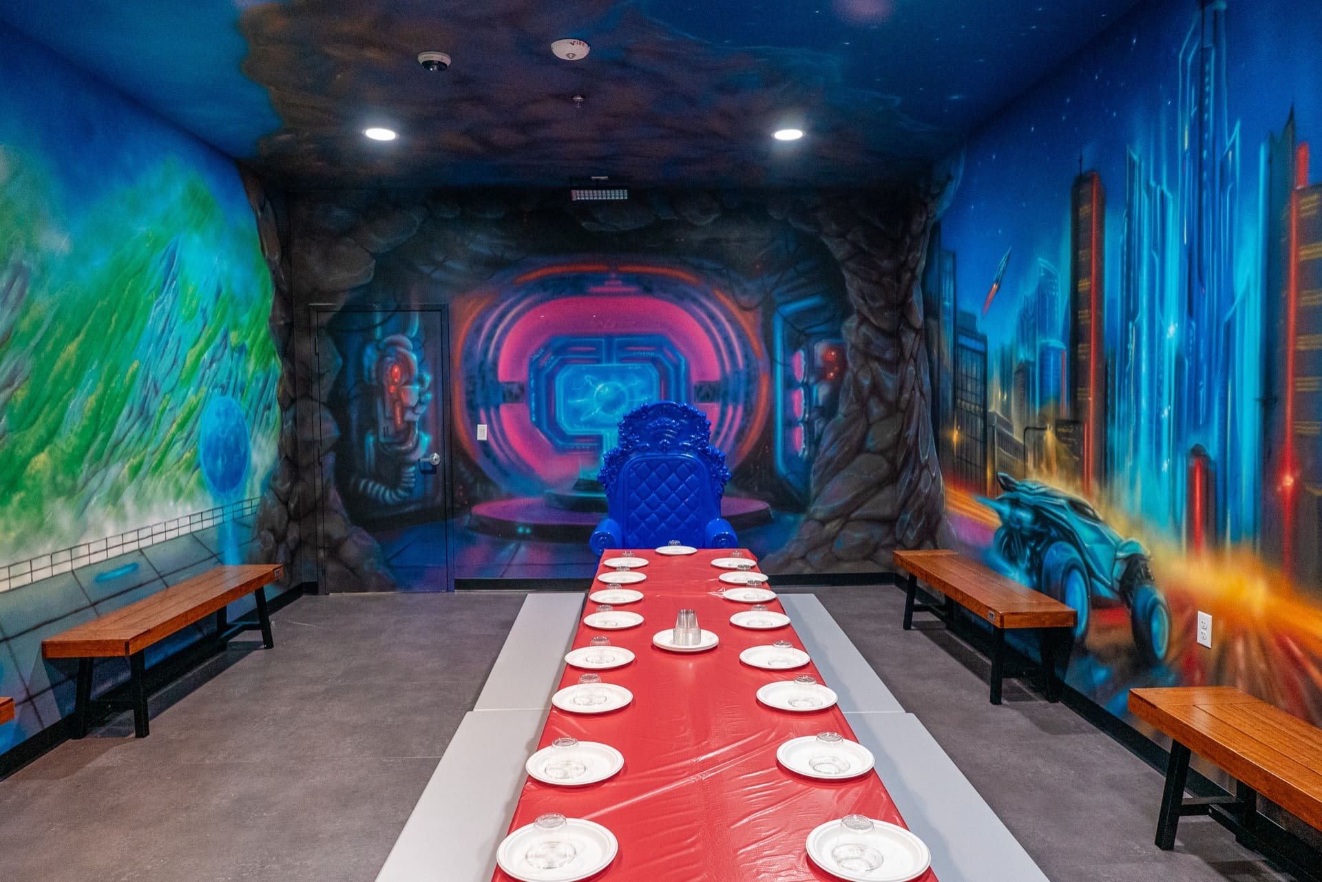 Superhero party room, photo 4 of 9