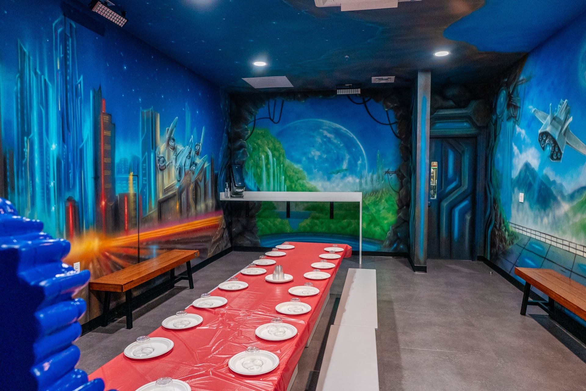 Superhero party room, photo 9 of 9