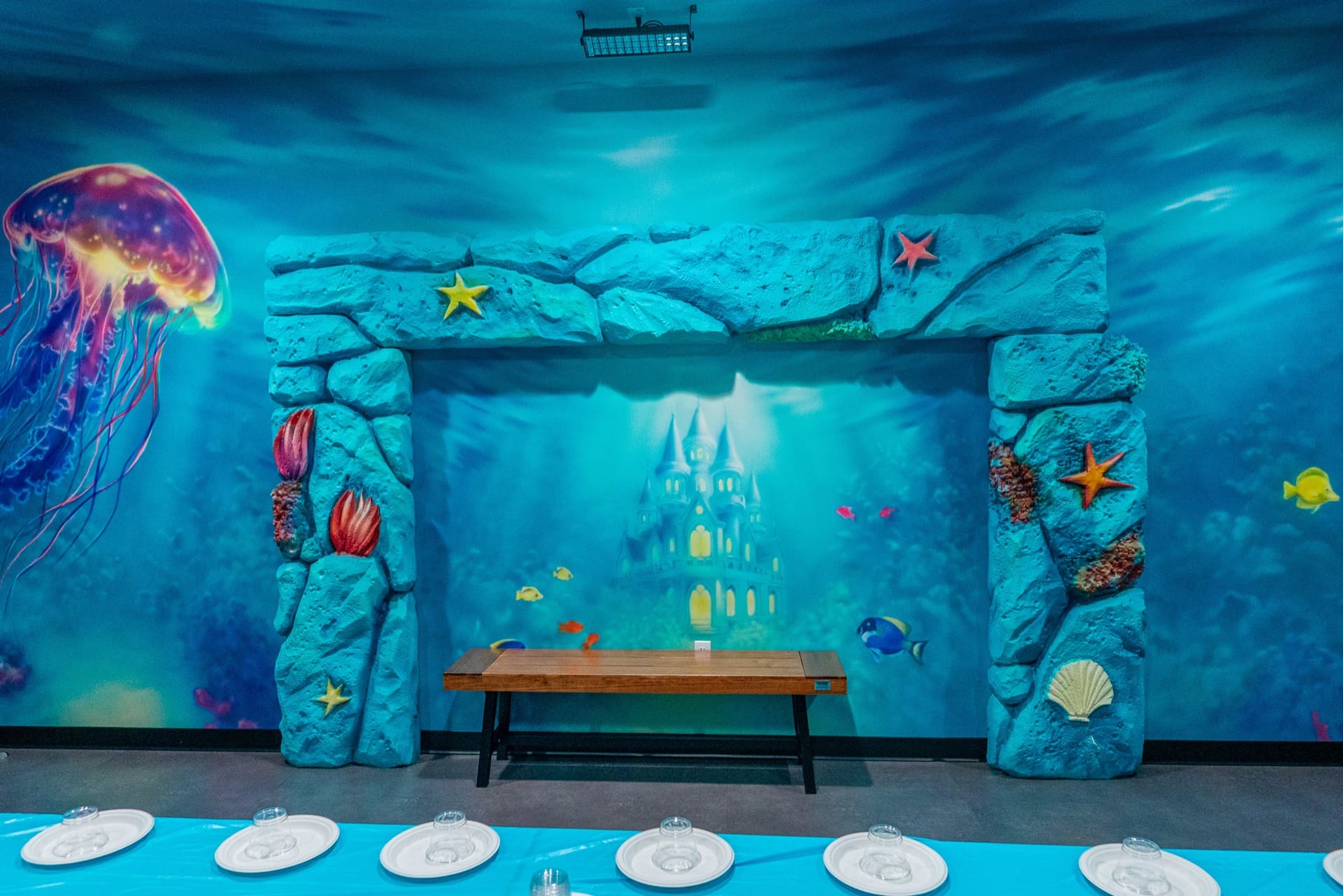 Underwater party room, photo 4 of 9